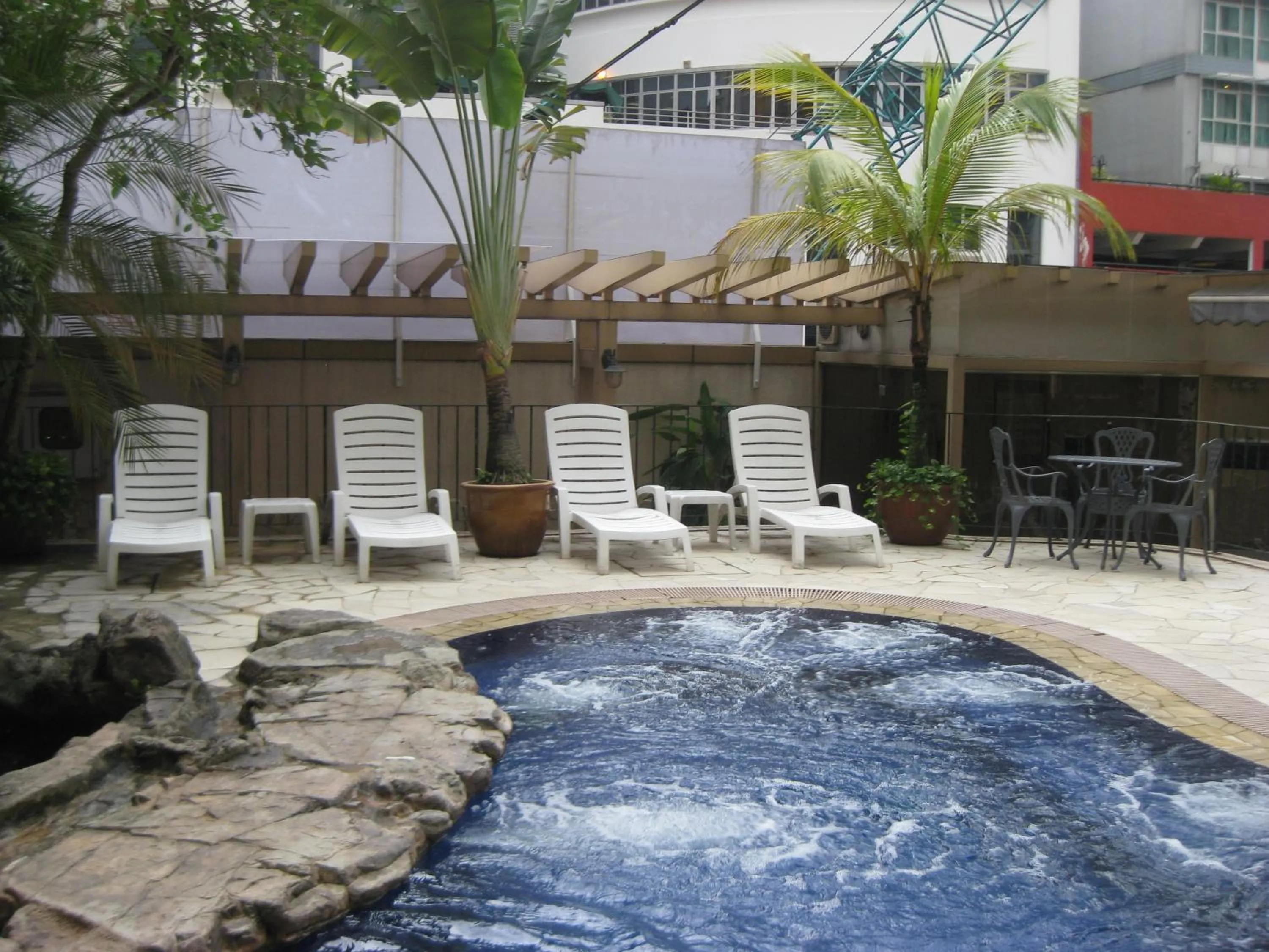 Swimming pool in Hotel Bencoolen Singapore
