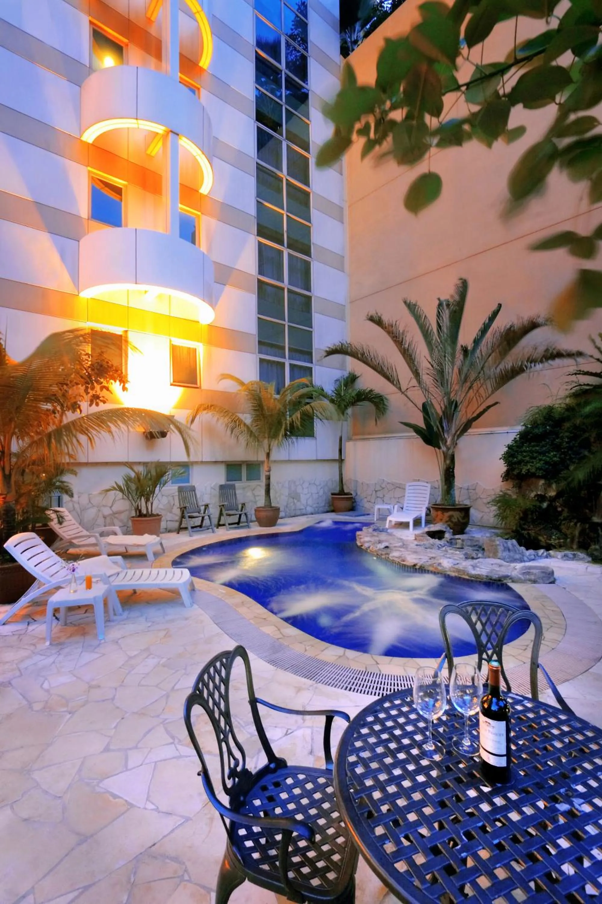 Hot Tub in Hotel Bencoolen Singapore