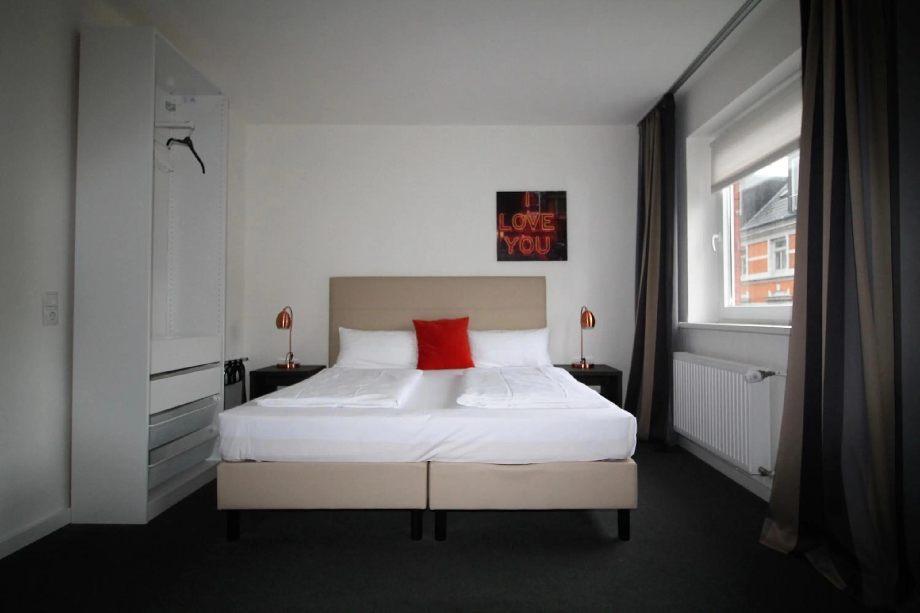 Bedroom, Bed in Heimat St. Pauli