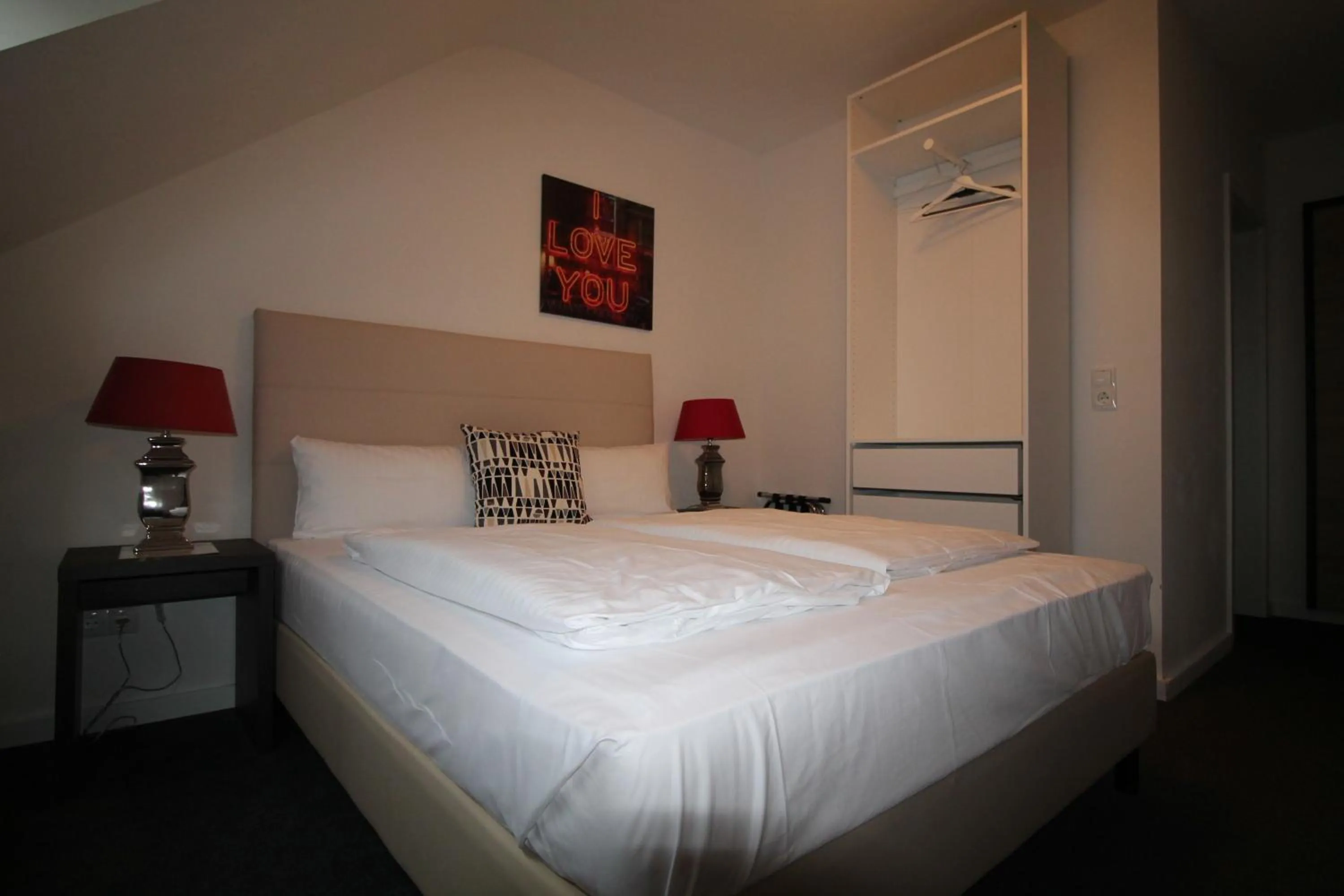 Bedroom, Bed in Heimat St. Pauli