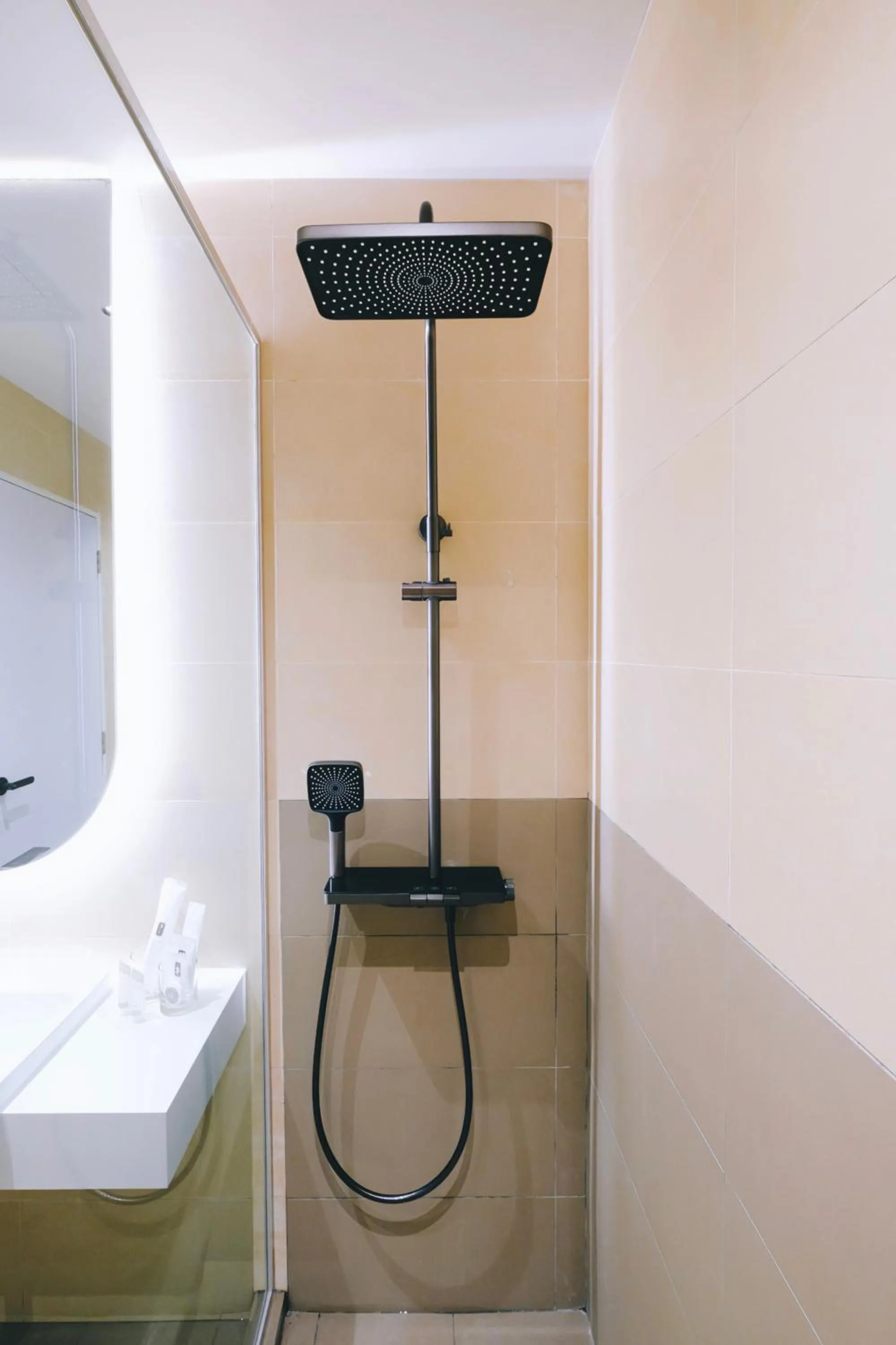 Shower in Rest Bugis Hotel