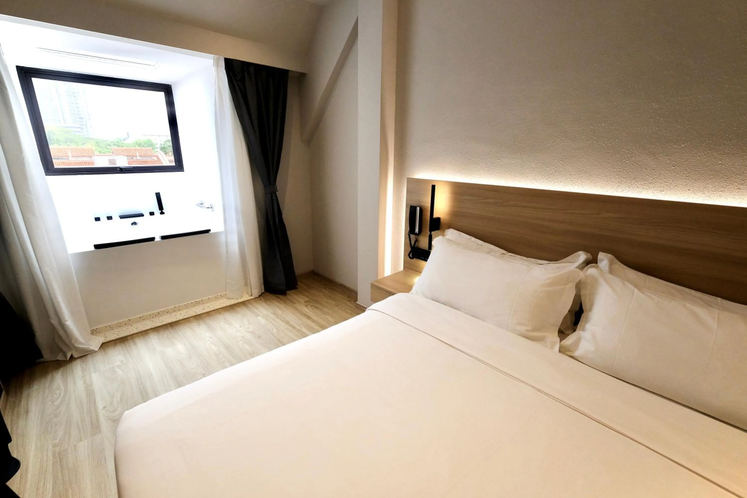 Bedroom, Bed in Rest Bugis Hotel