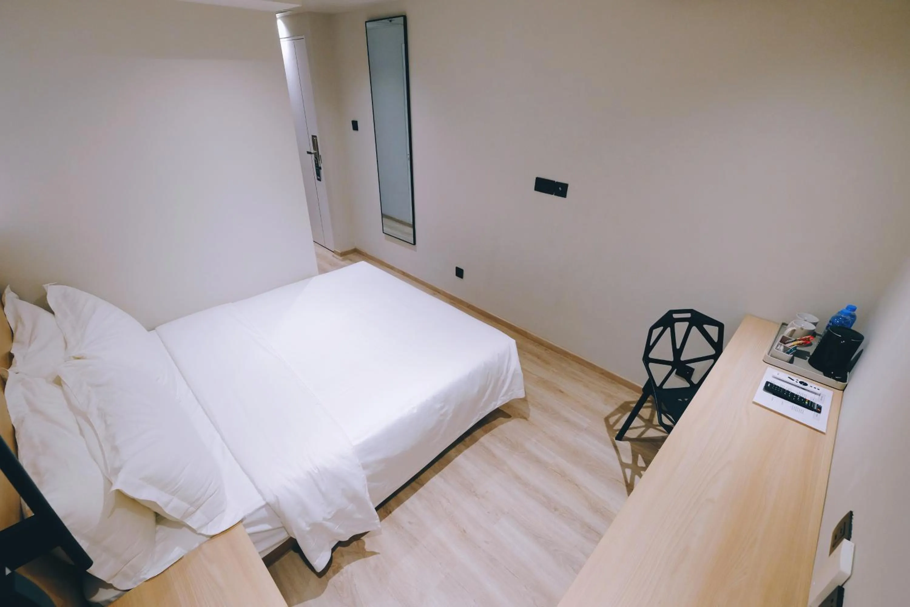 Bedroom, Bed in Rest Bugis Hotel