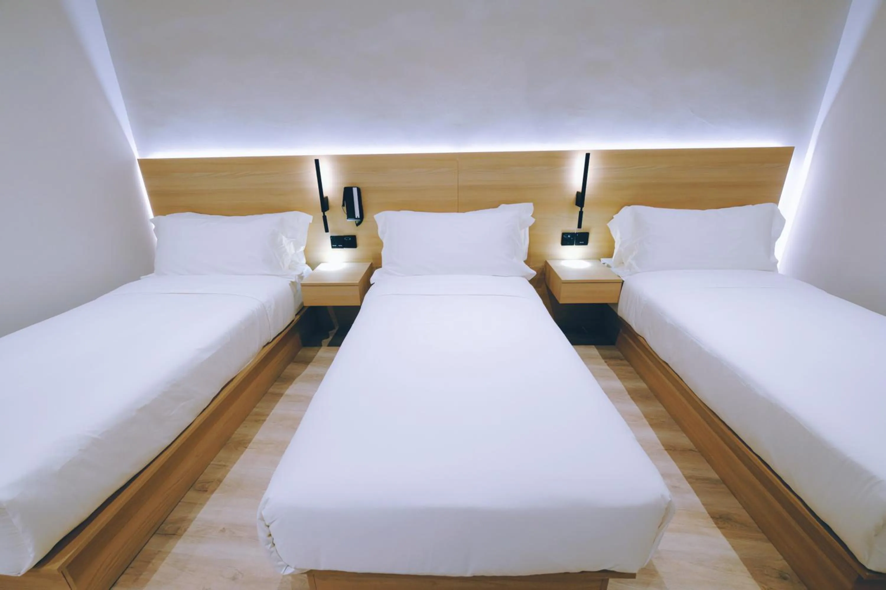 Bedroom, Bed in Rest Bugis Hotel