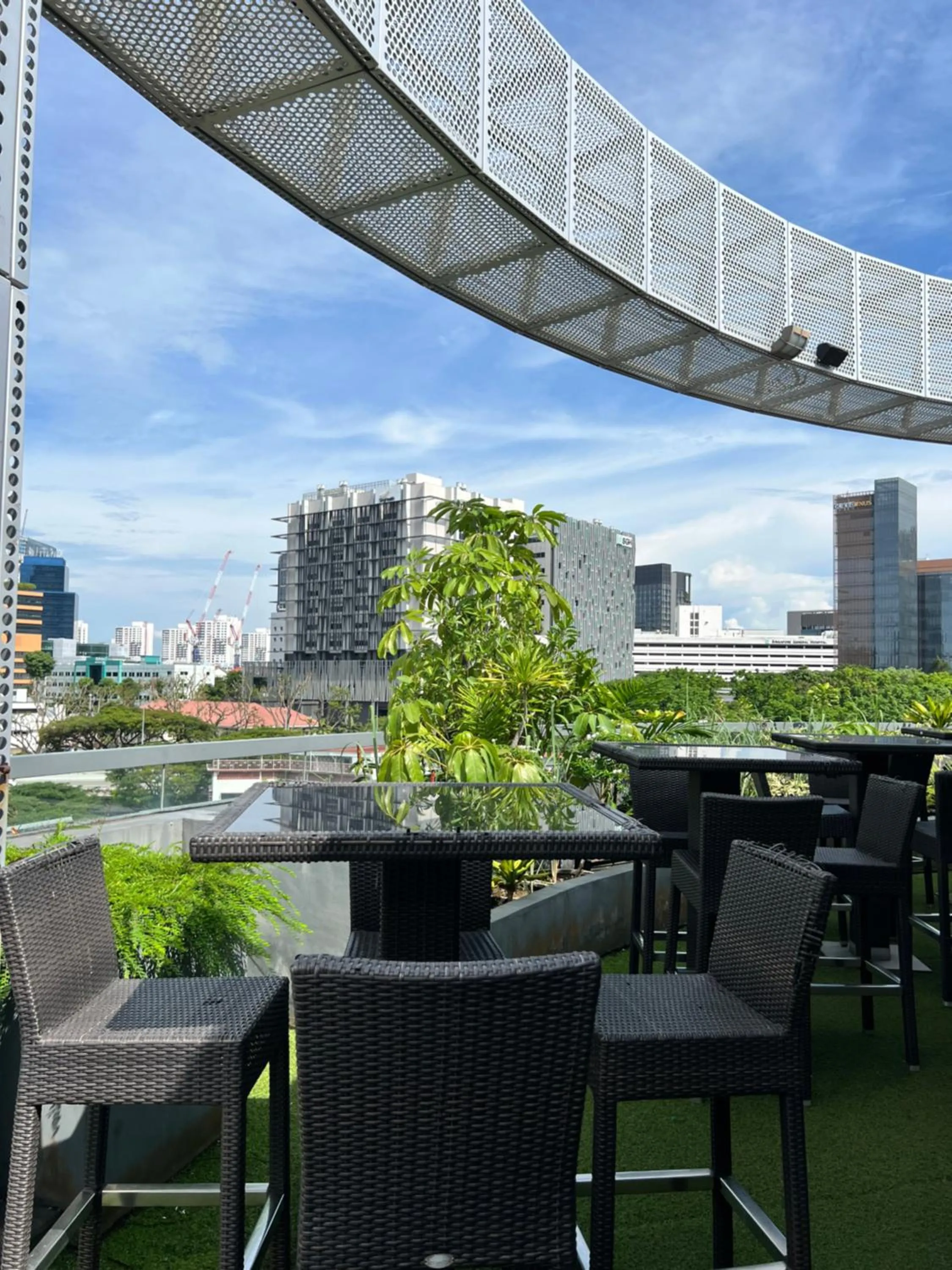 Restaurant/places to eat in D'Hotel Singapore managed by The Ascott Limited