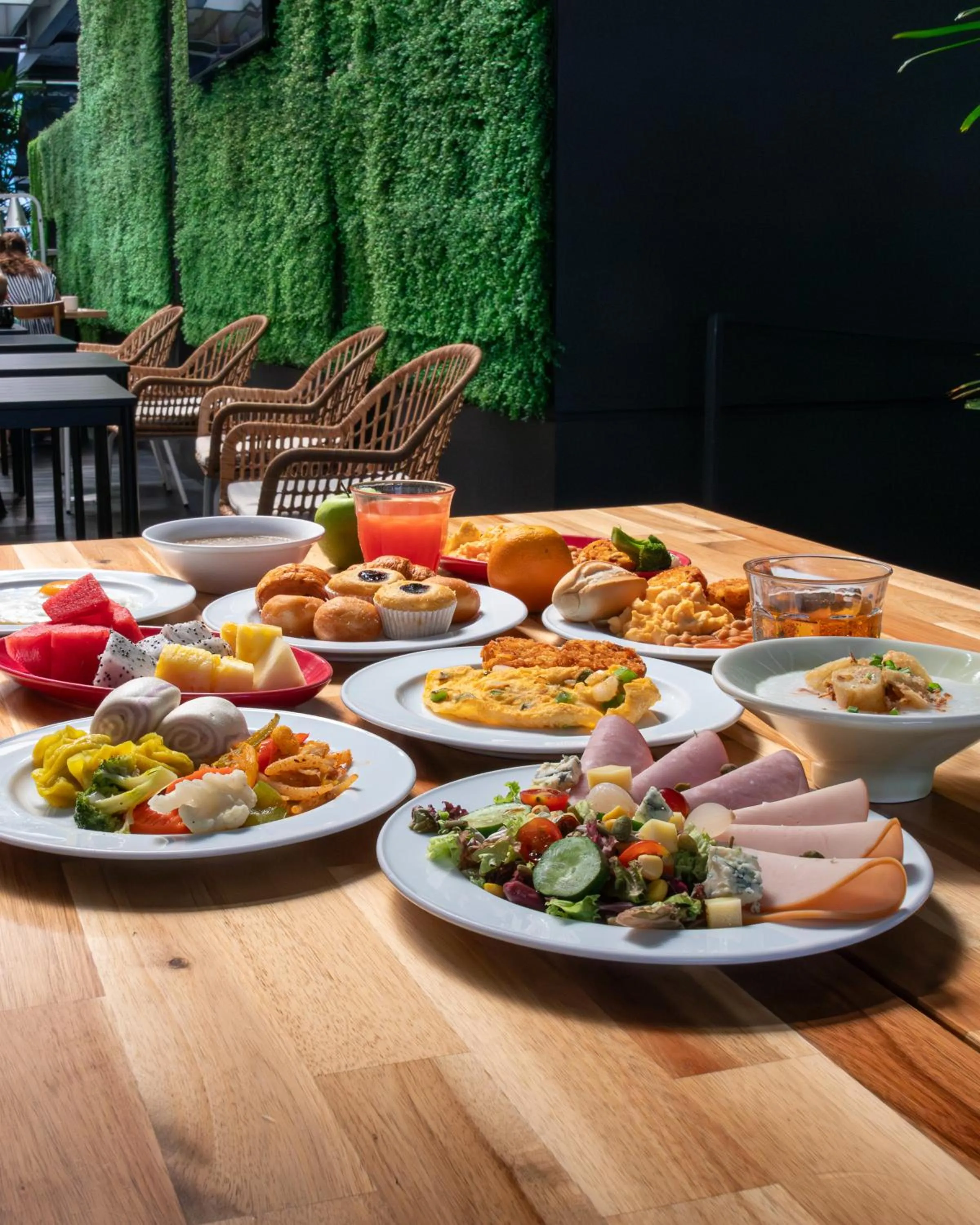 Lounge or bar in Studio M Hotel