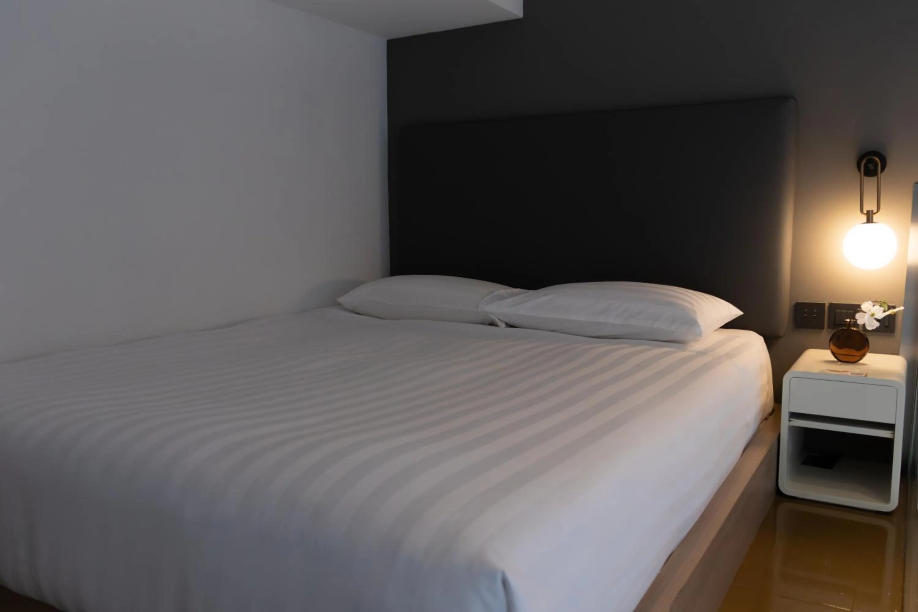 Property building, Bed in Studio M Hotel