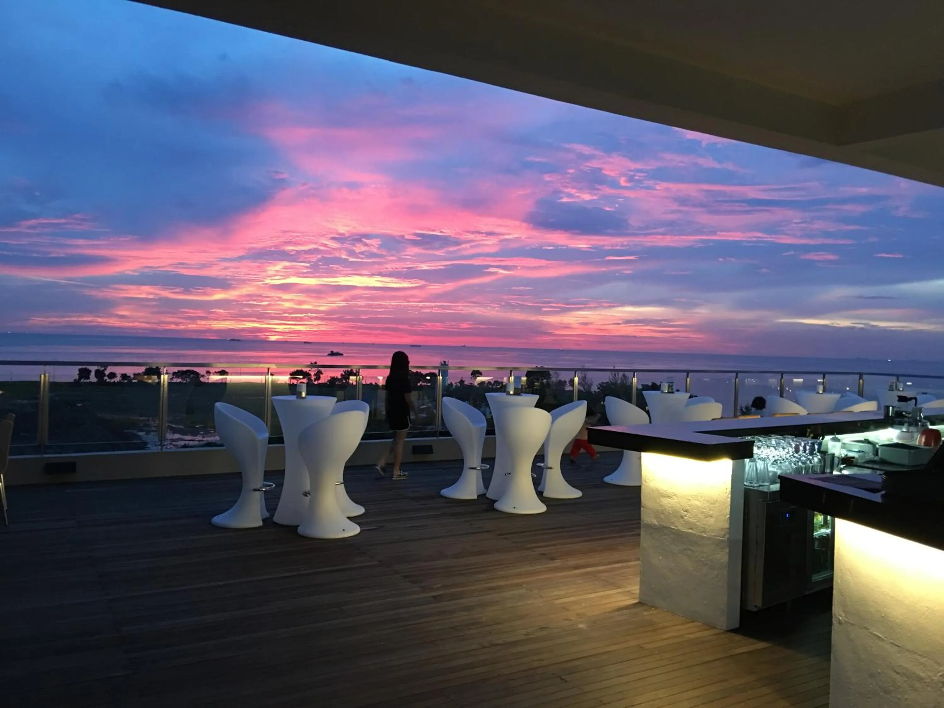 Sunset in Goldenbay Hotel