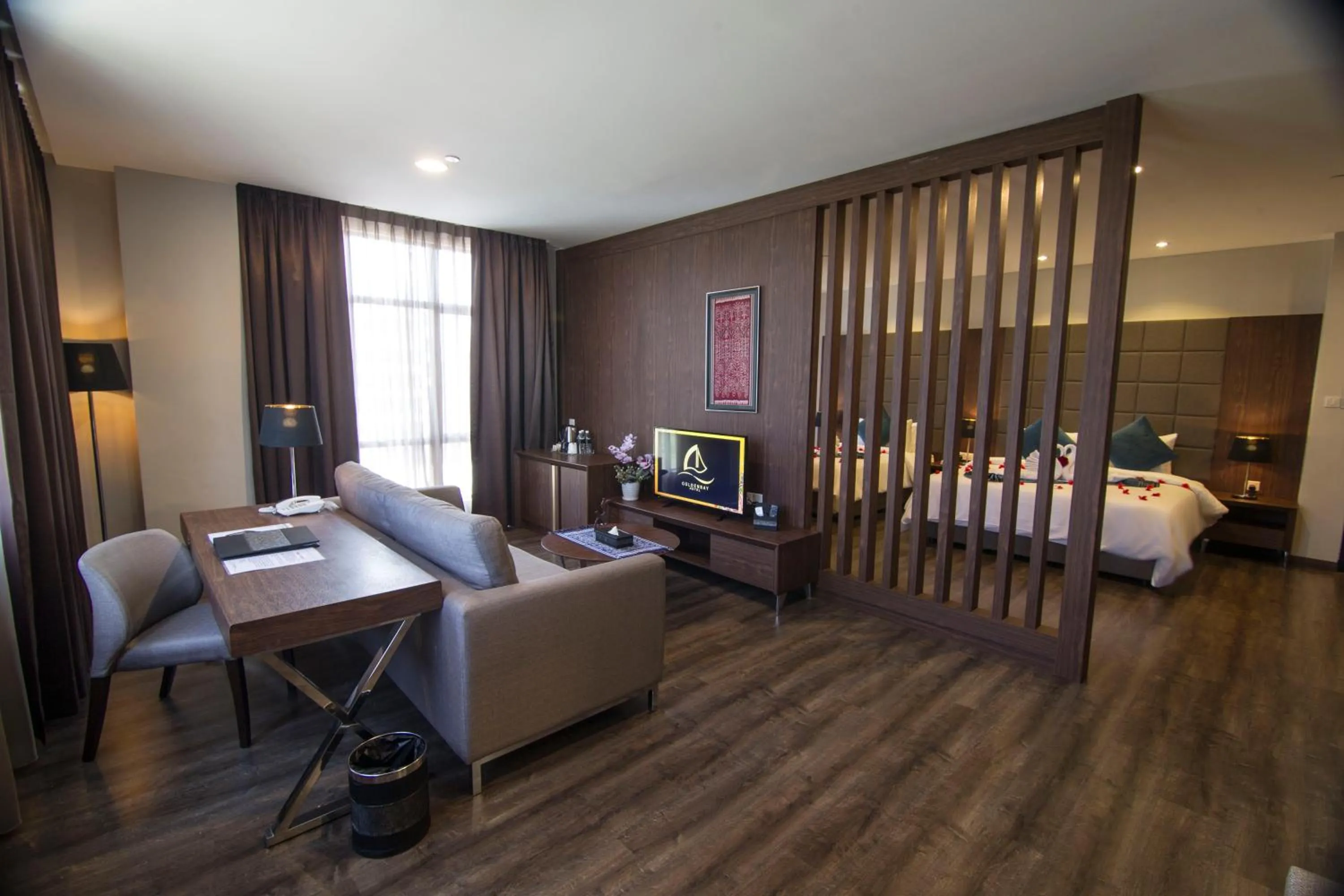 Living room, Bed in Goldenbay Hotel