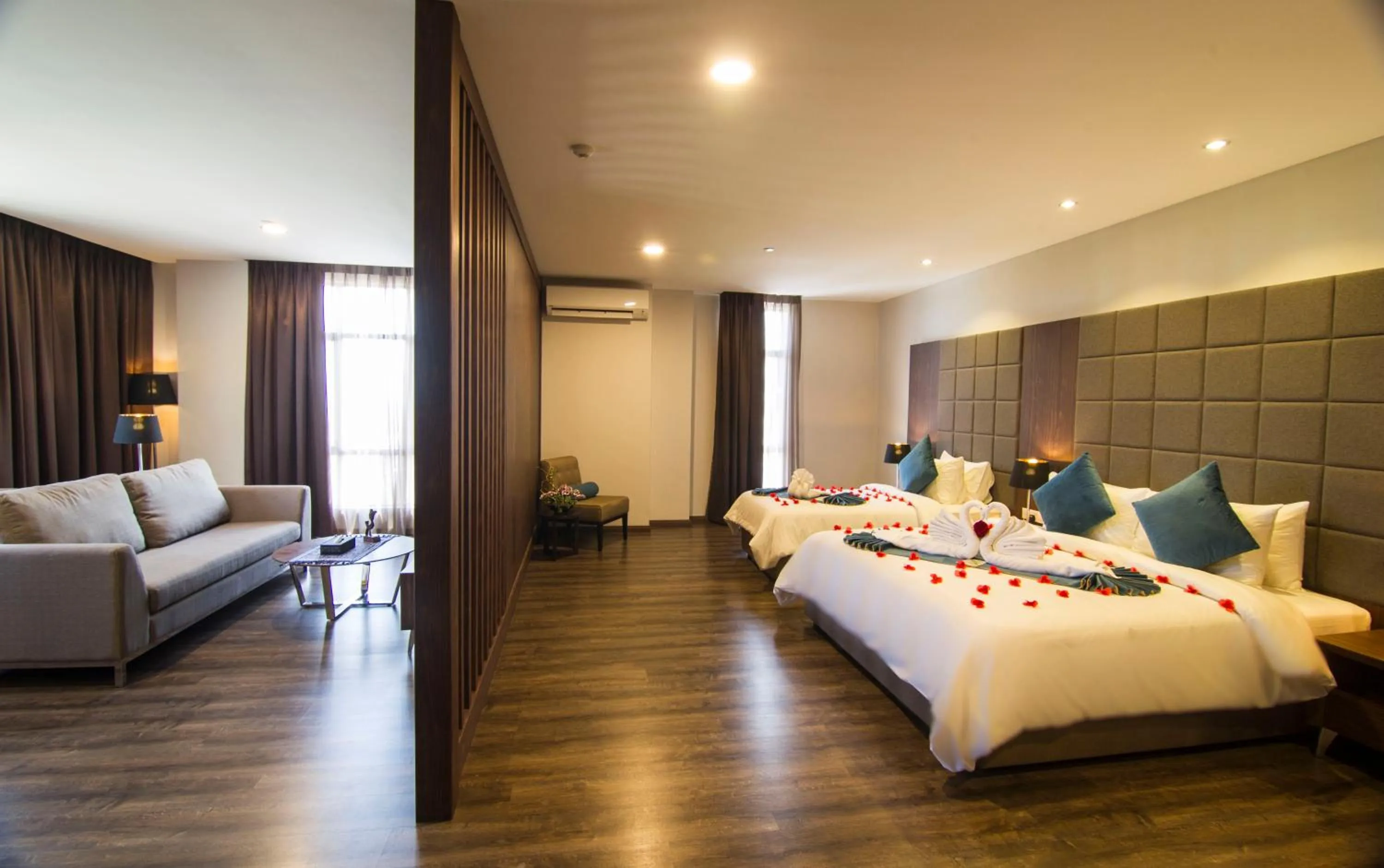 Photo of the whole room, Bed in Goldenbay Hotel