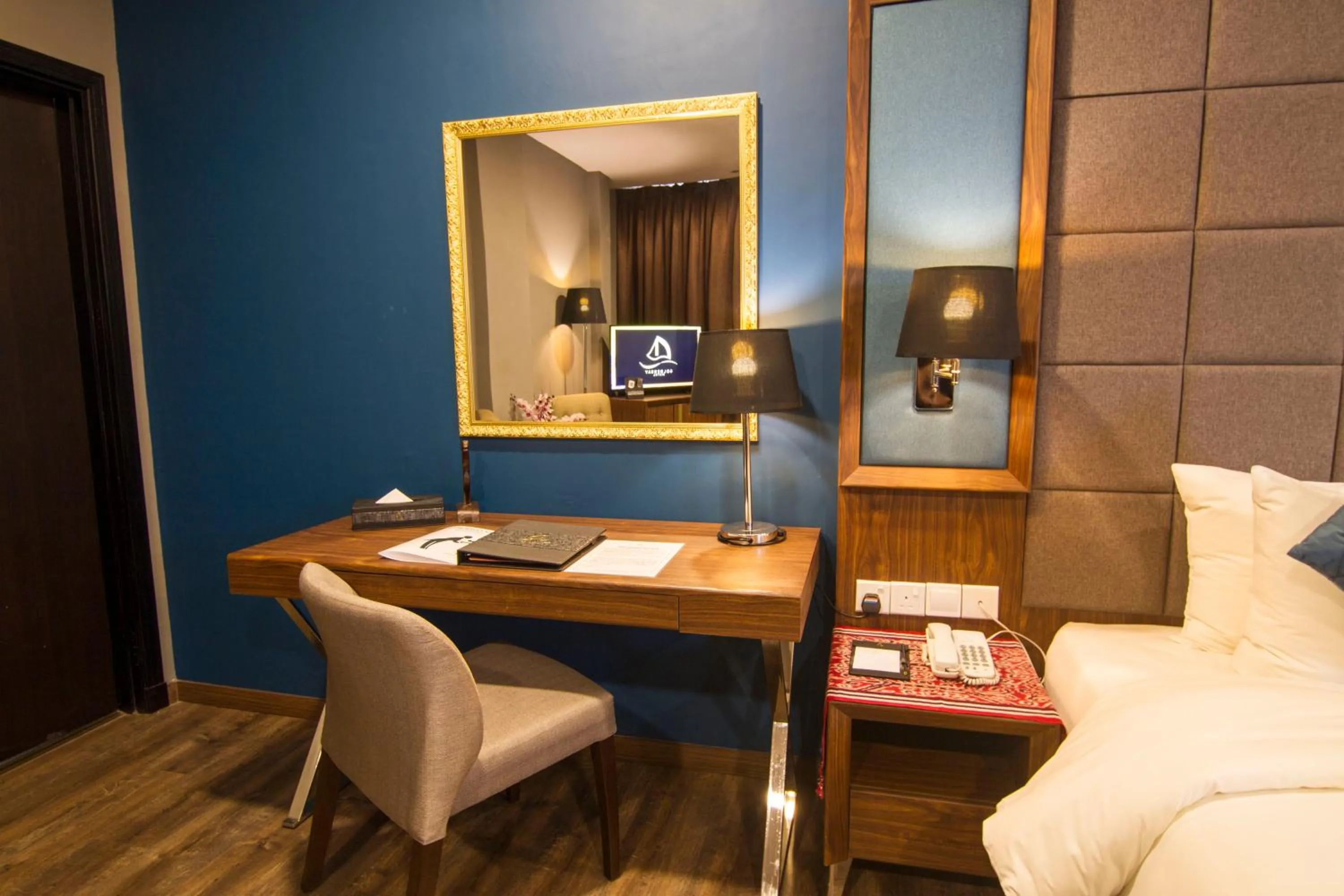 hair dresser, Bed in Goldenbay Hotel