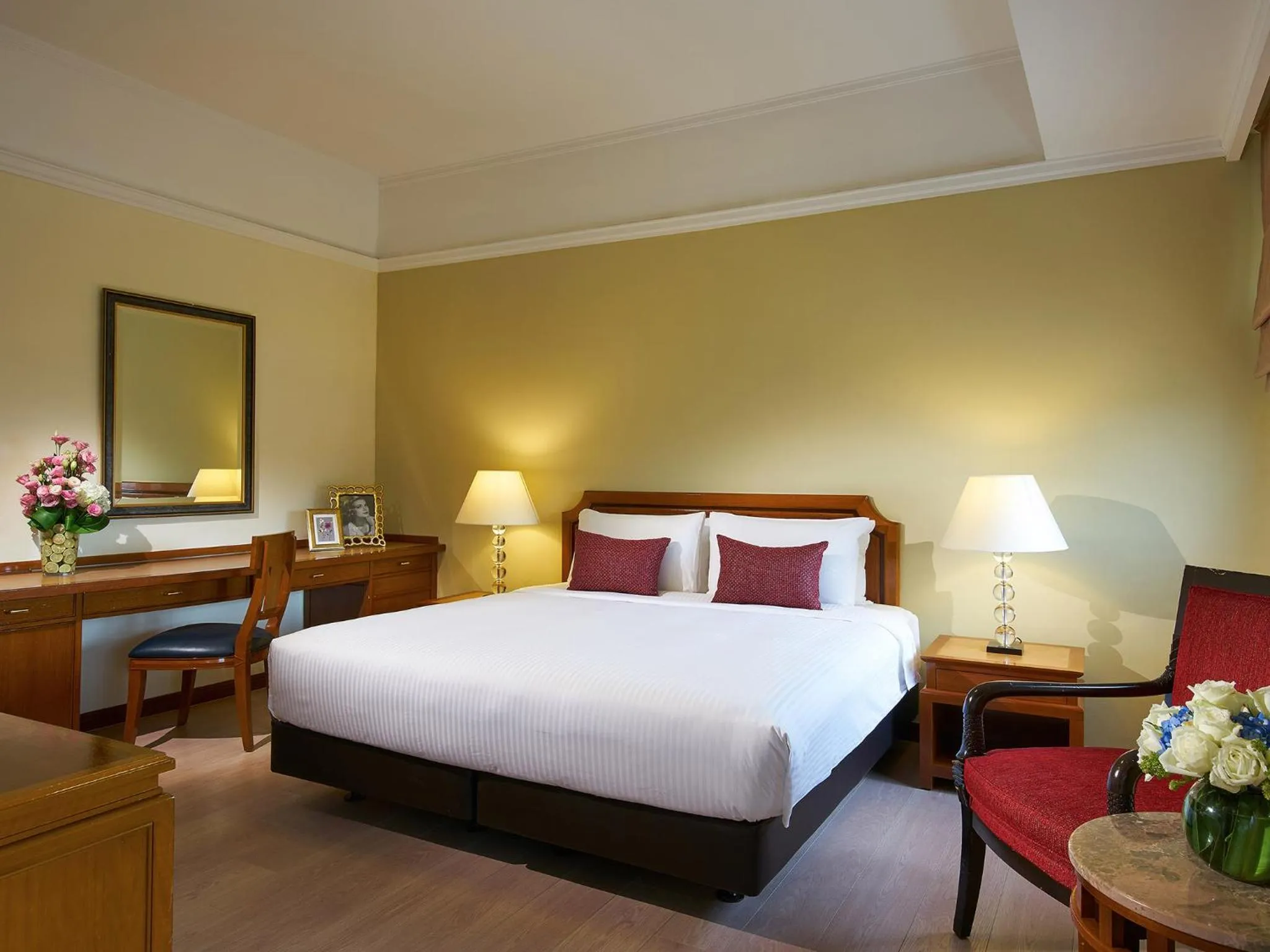 Photo of the whole room, Bed in Orchard Parksuites by Far East Hospitality