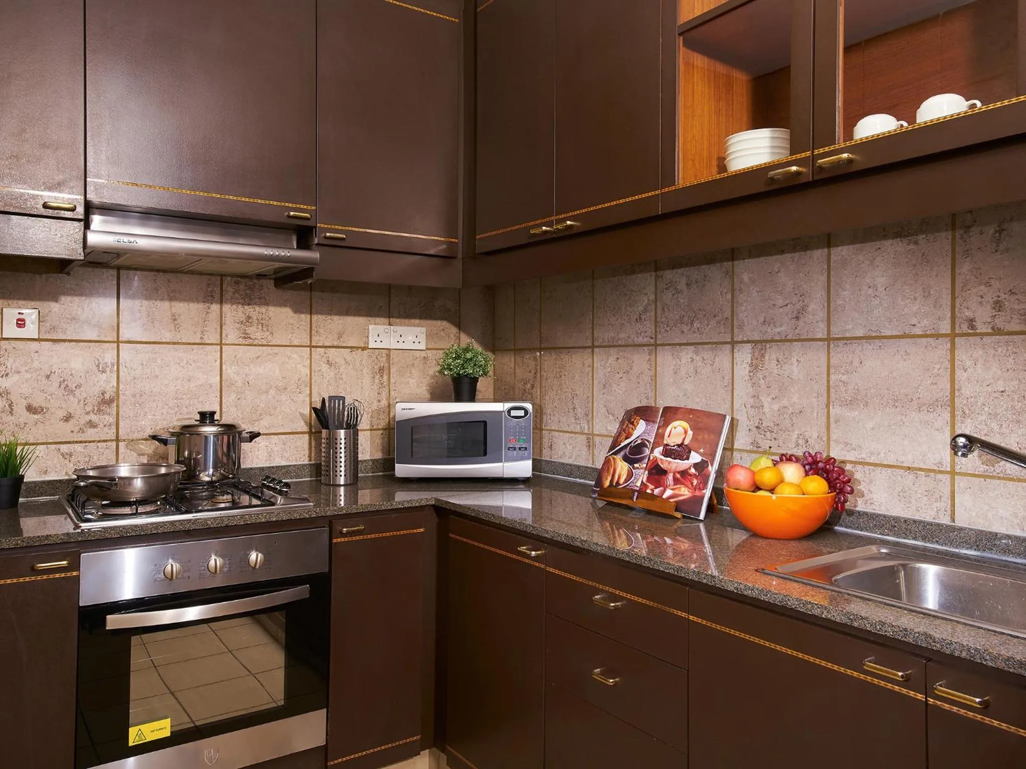 Kitchen or kitchenette in Orchard Parksuites by Far East Hospitality