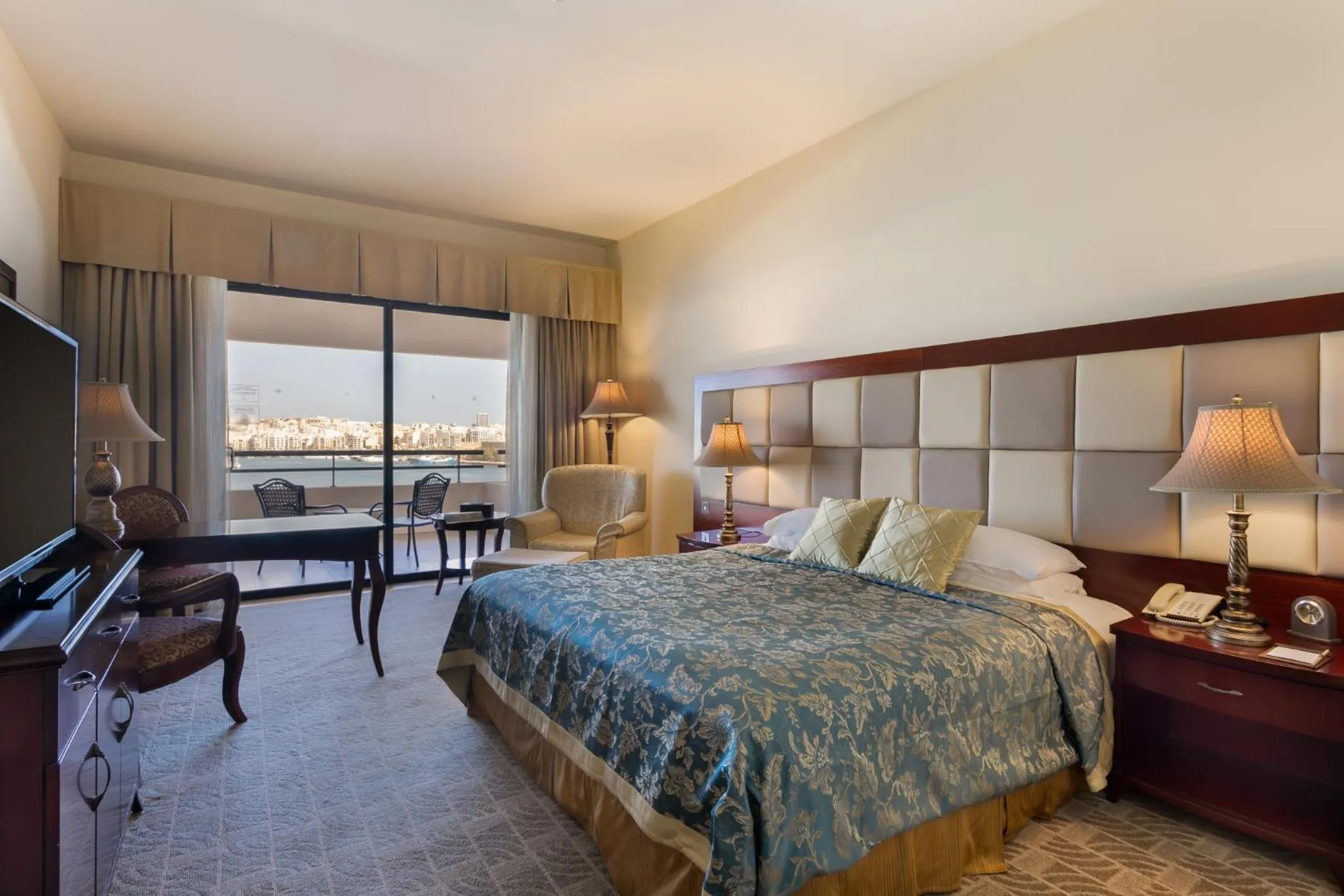 Bedroom, Bed in Grand Hotel Excelsior