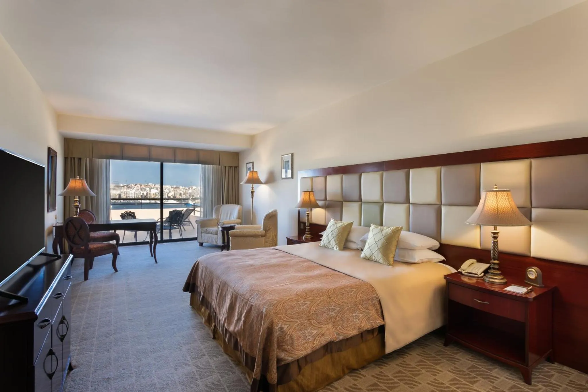 Bedroom, Bed in Grand Hotel Excelsior