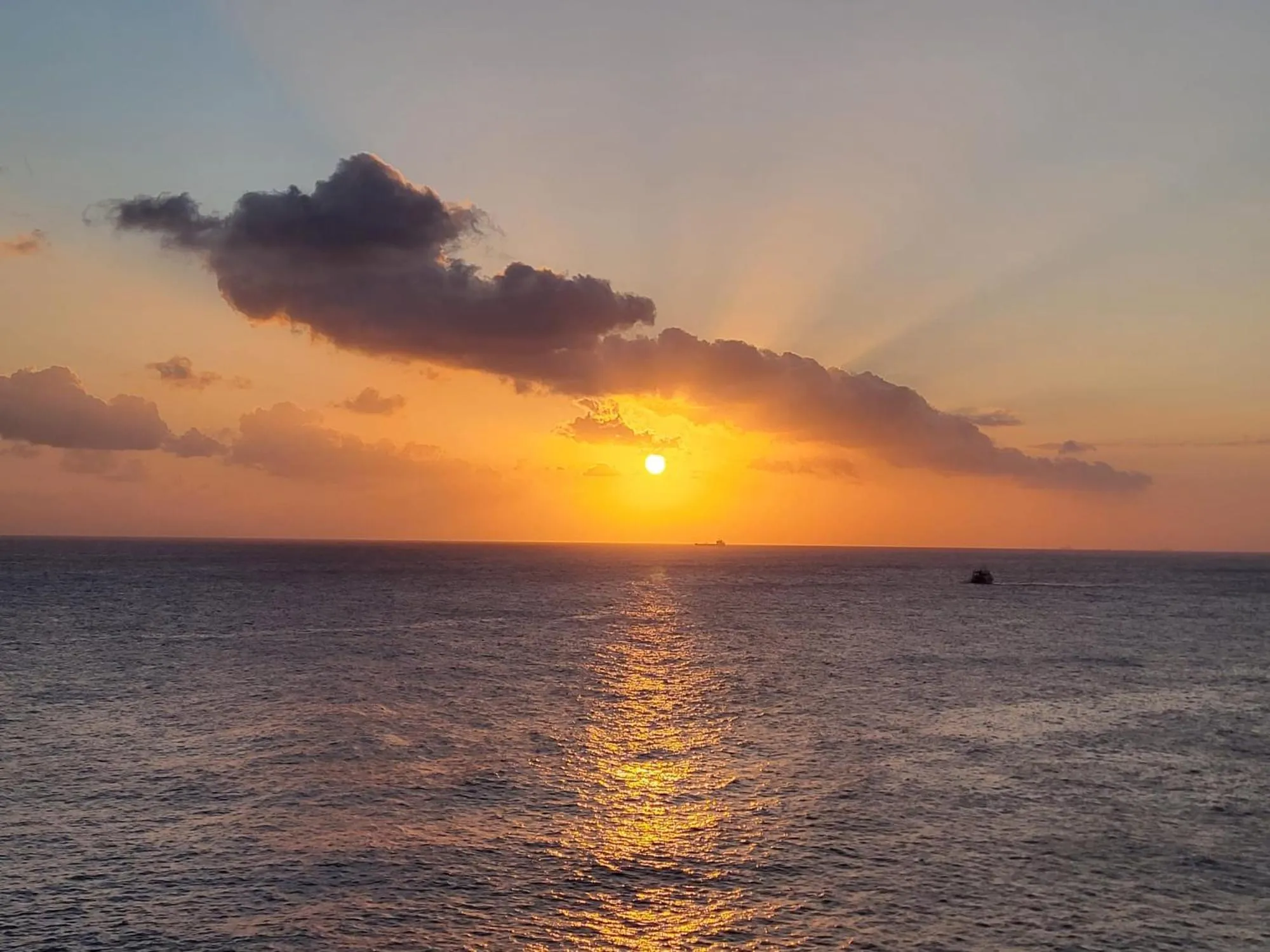 Sunrise in Roma Hotel