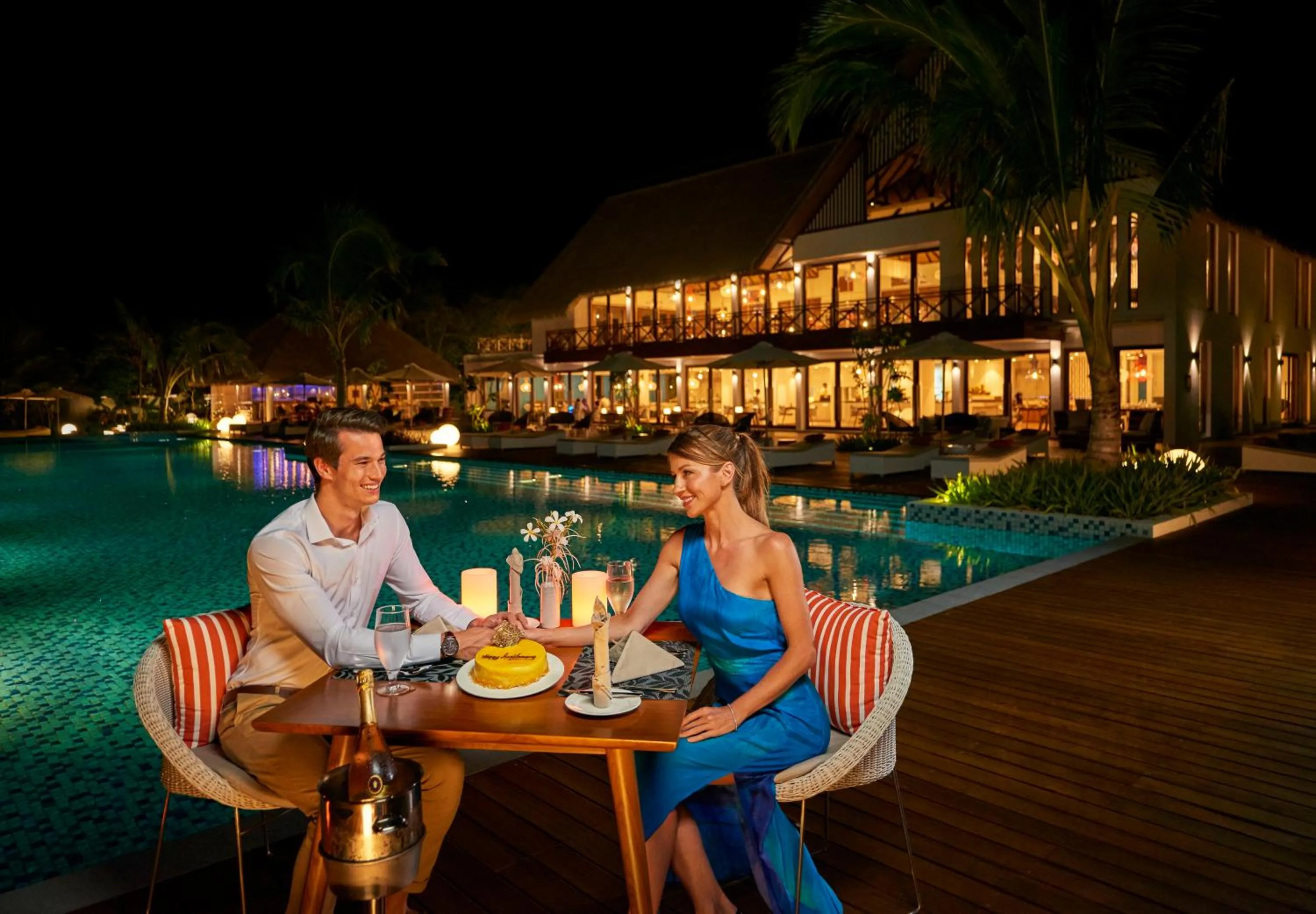 Restaurant/places to eat in Mercure Maldives Kooddoo - Adults-Only Escape - 50 percent off Domestic Transfers