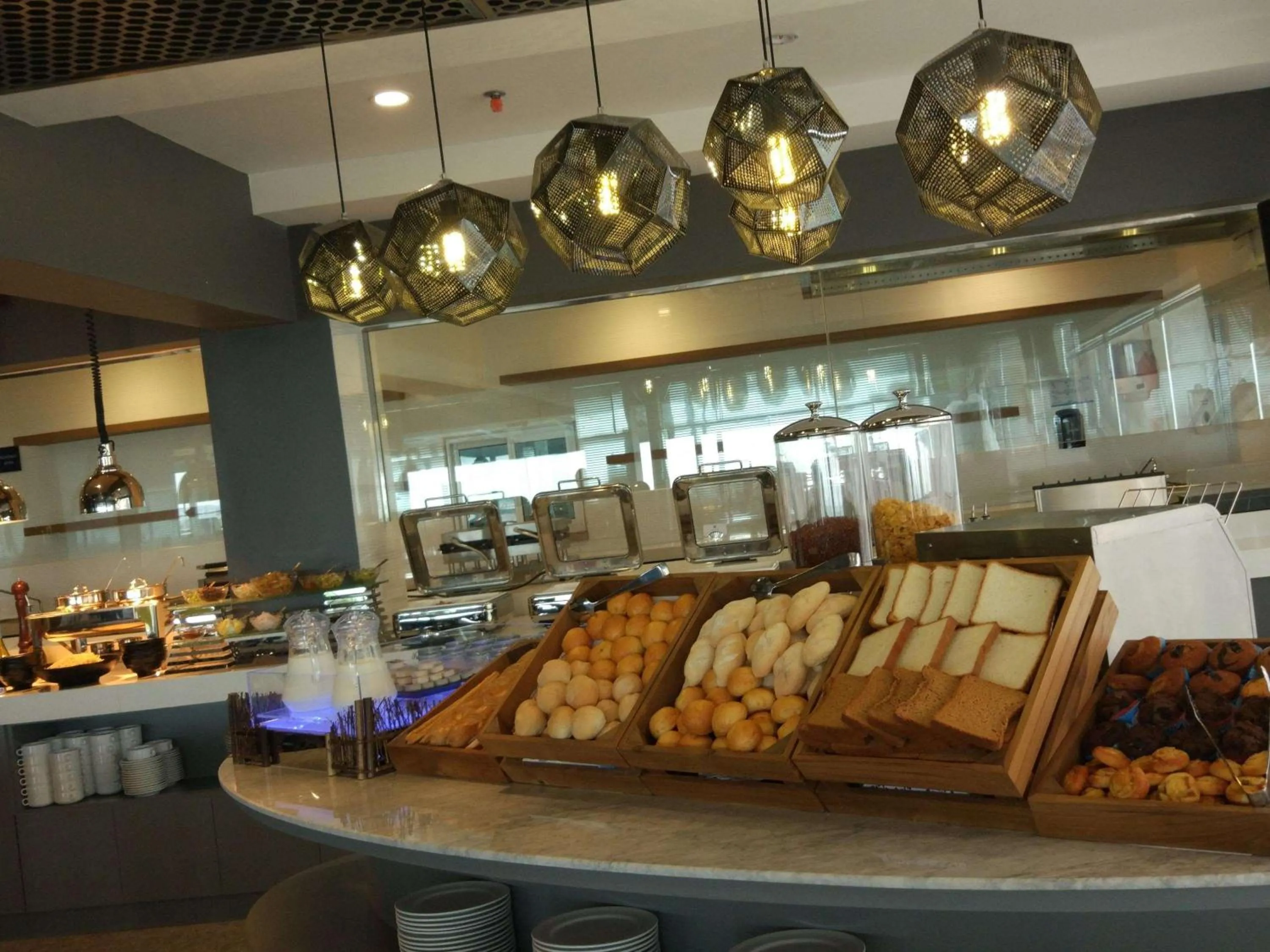 Restaurant/places to eat in Hotel Stadium