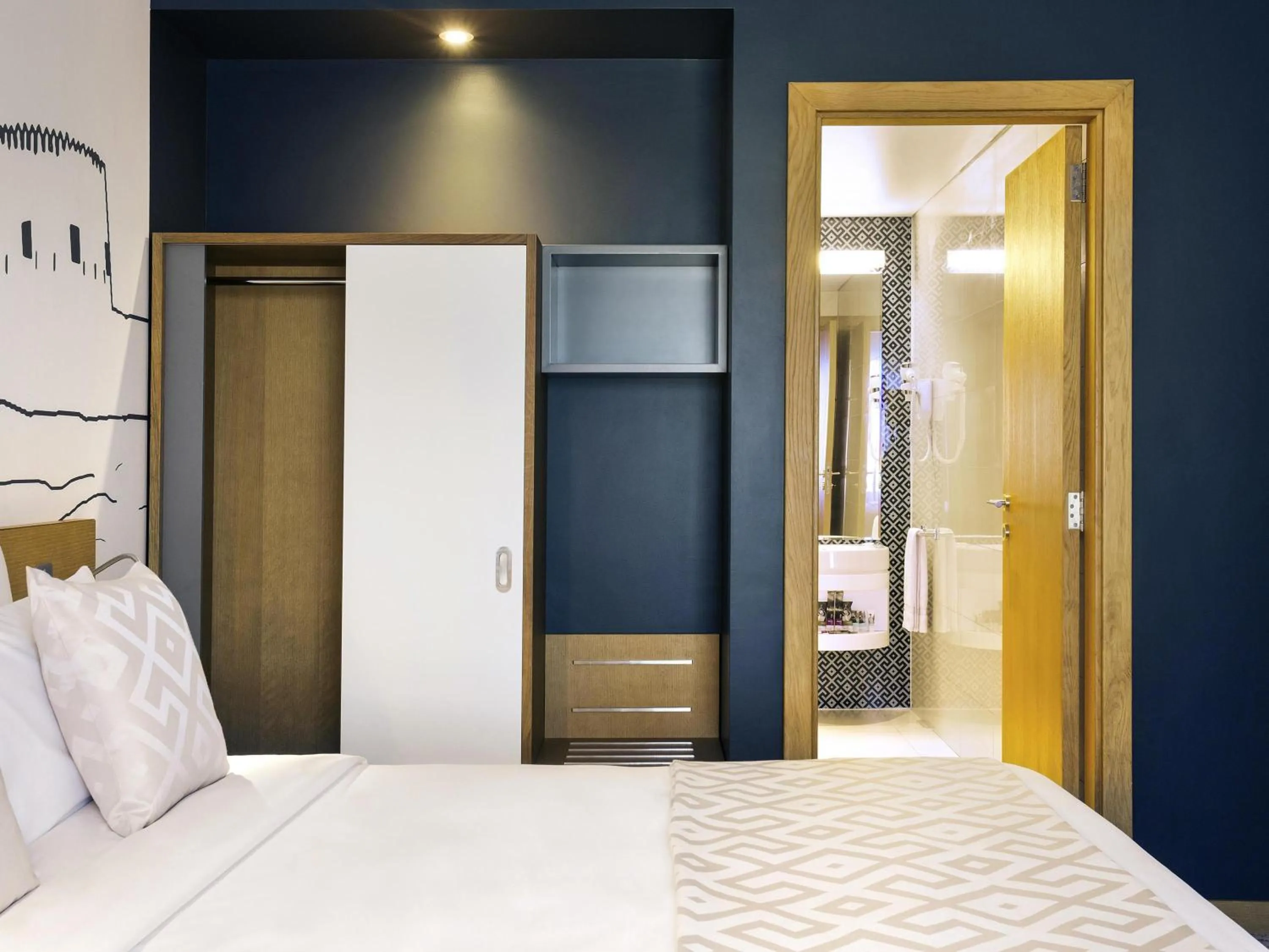 Bedroom, Bed in Mercure Sohar