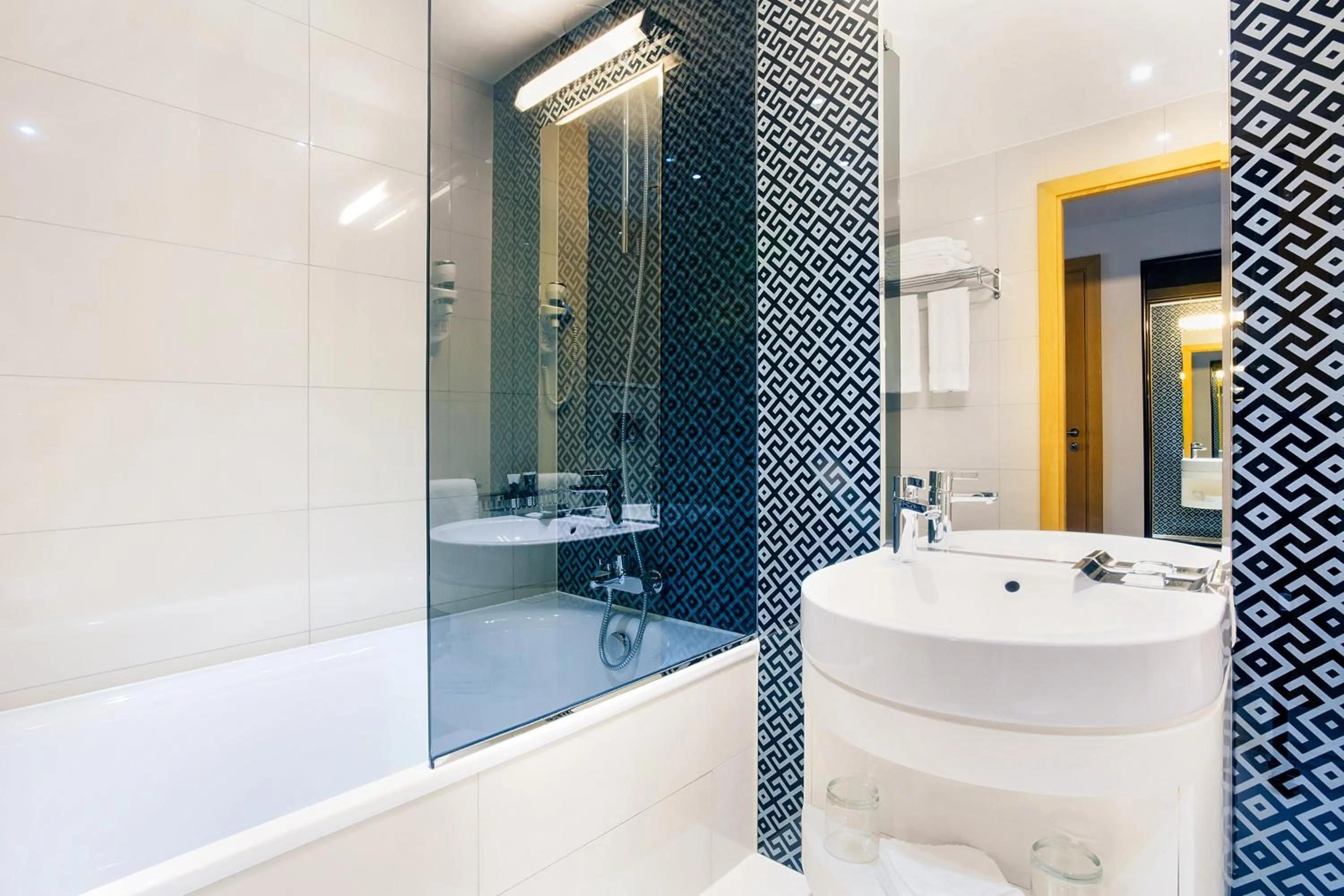 Bed in Mercure Sohar