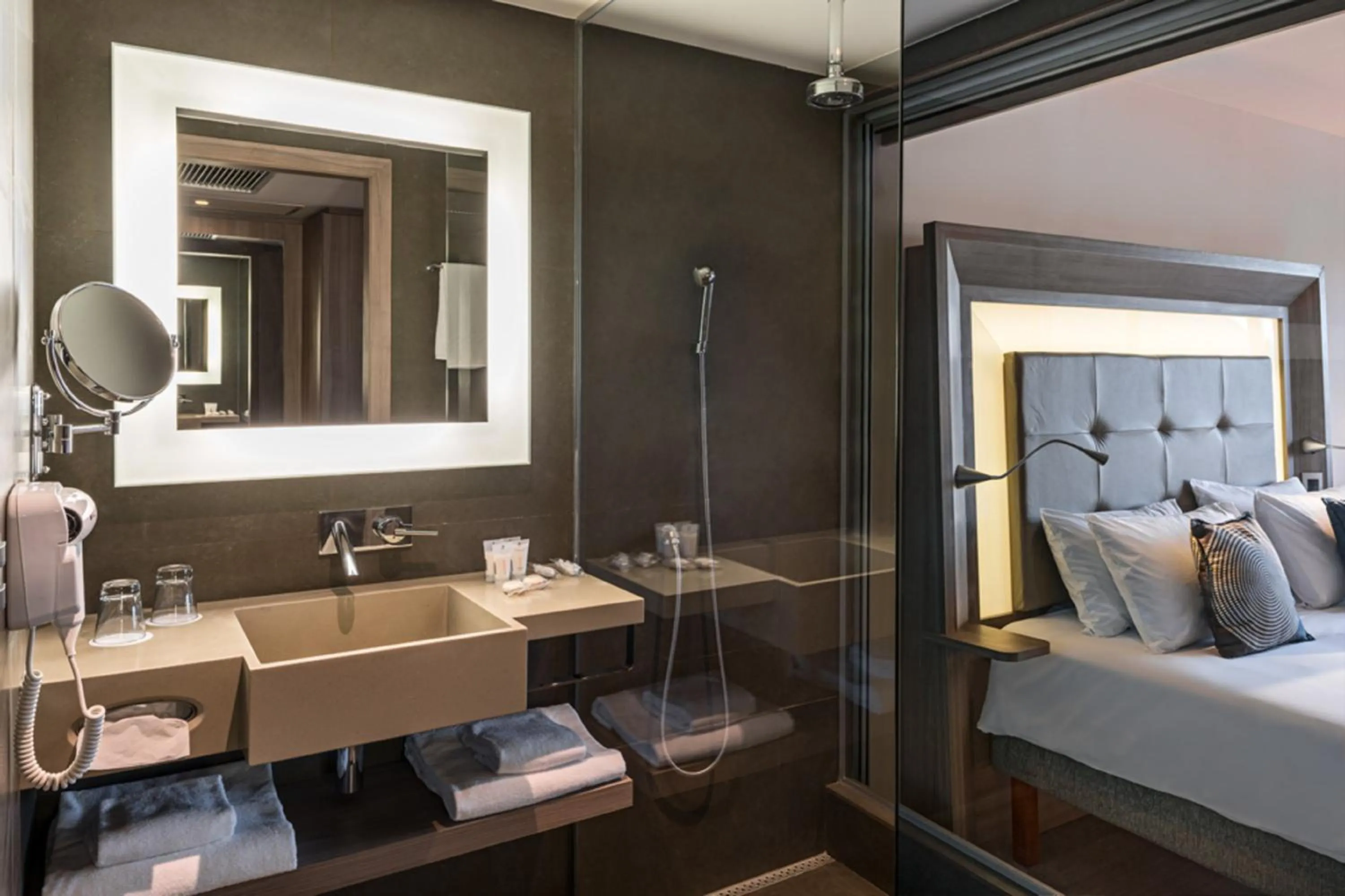 Shower, Bed in Novotel RJ Praia de Botafogo