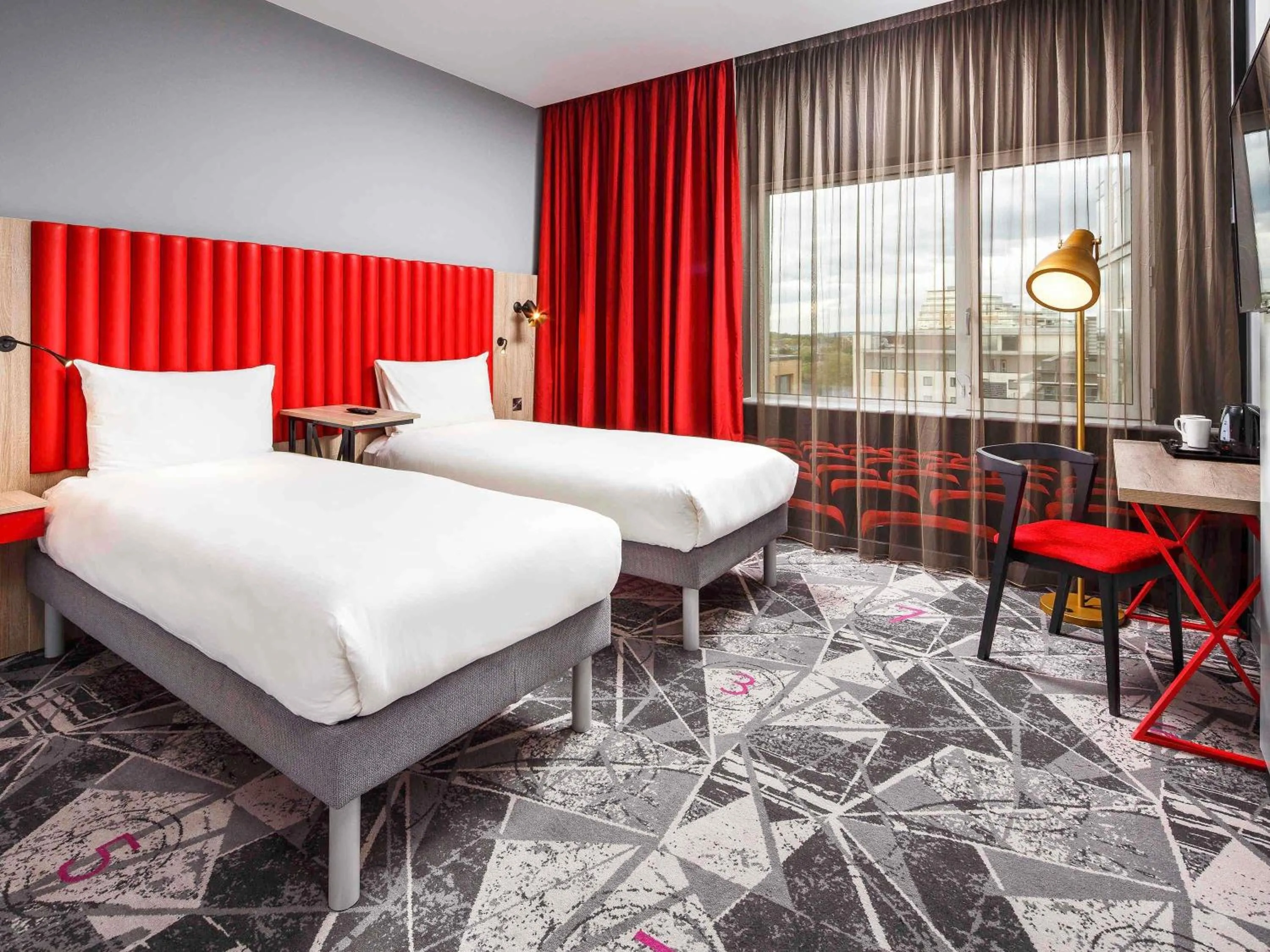 Bedroom, Bed in ibis Styles London Ealing