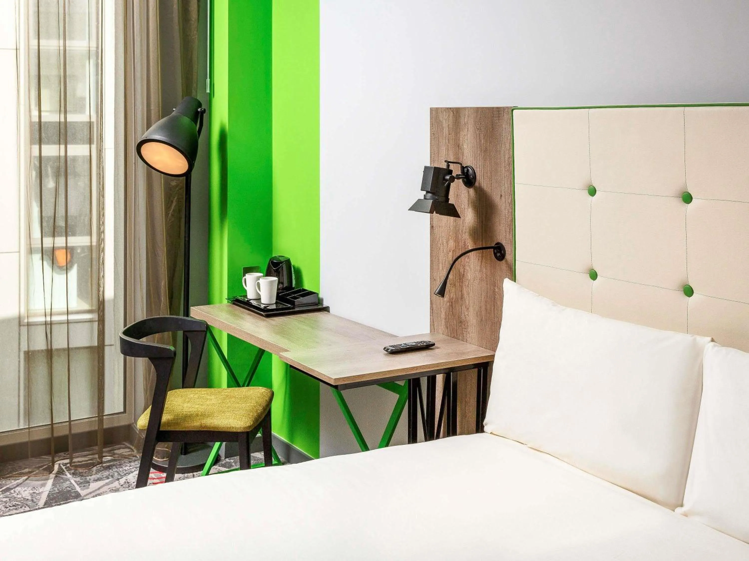 Bedroom, Bed in ibis Styles London Ealing