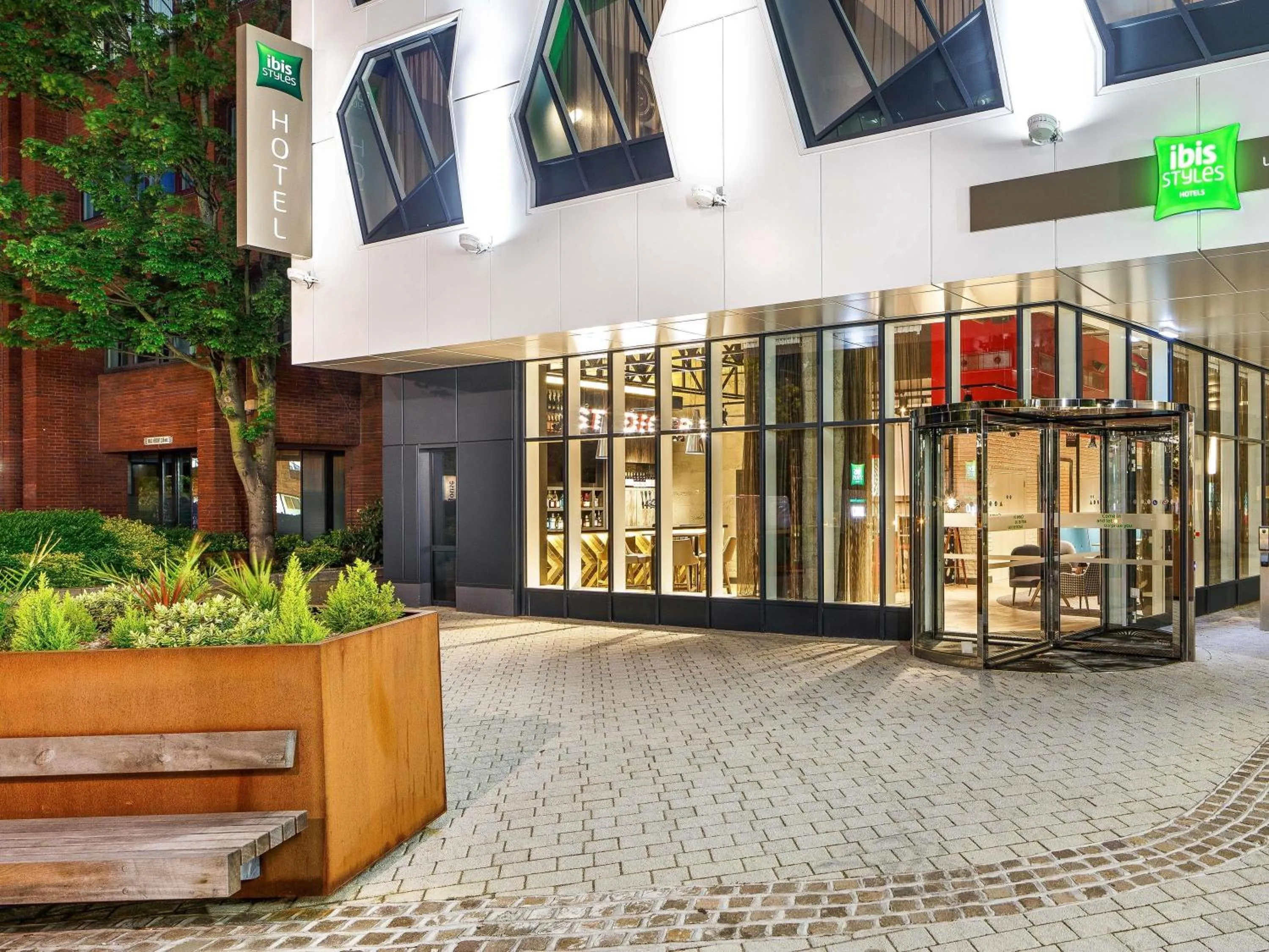 Lounge or bar in ibis Styles London Ealing