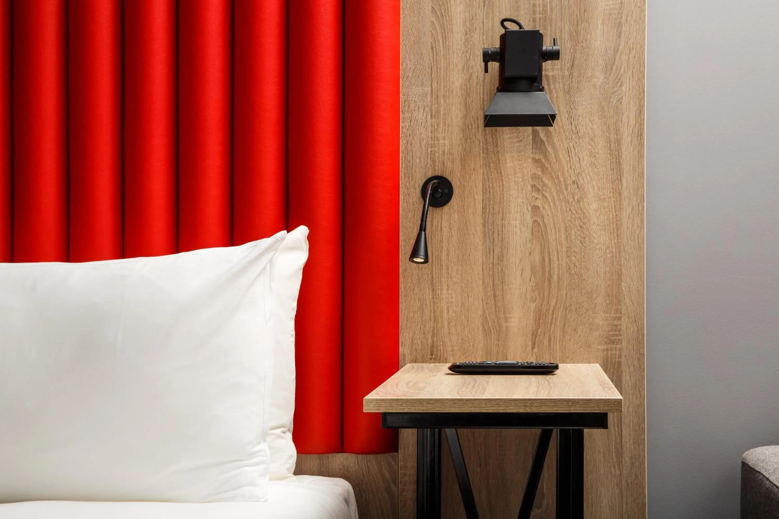 Bedroom in ibis Styles London Ealing