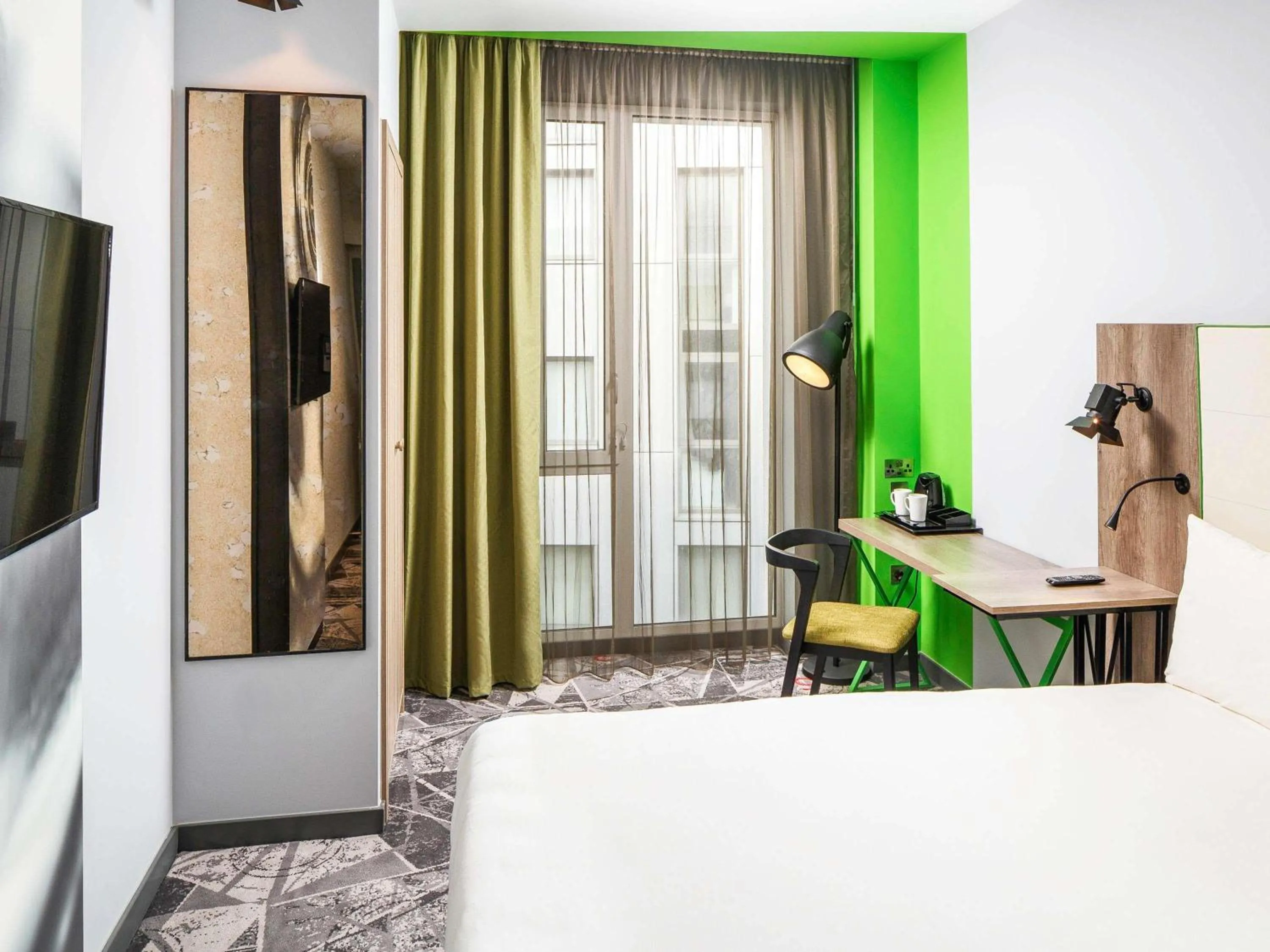 Bedroom, Bed in ibis Styles London Ealing