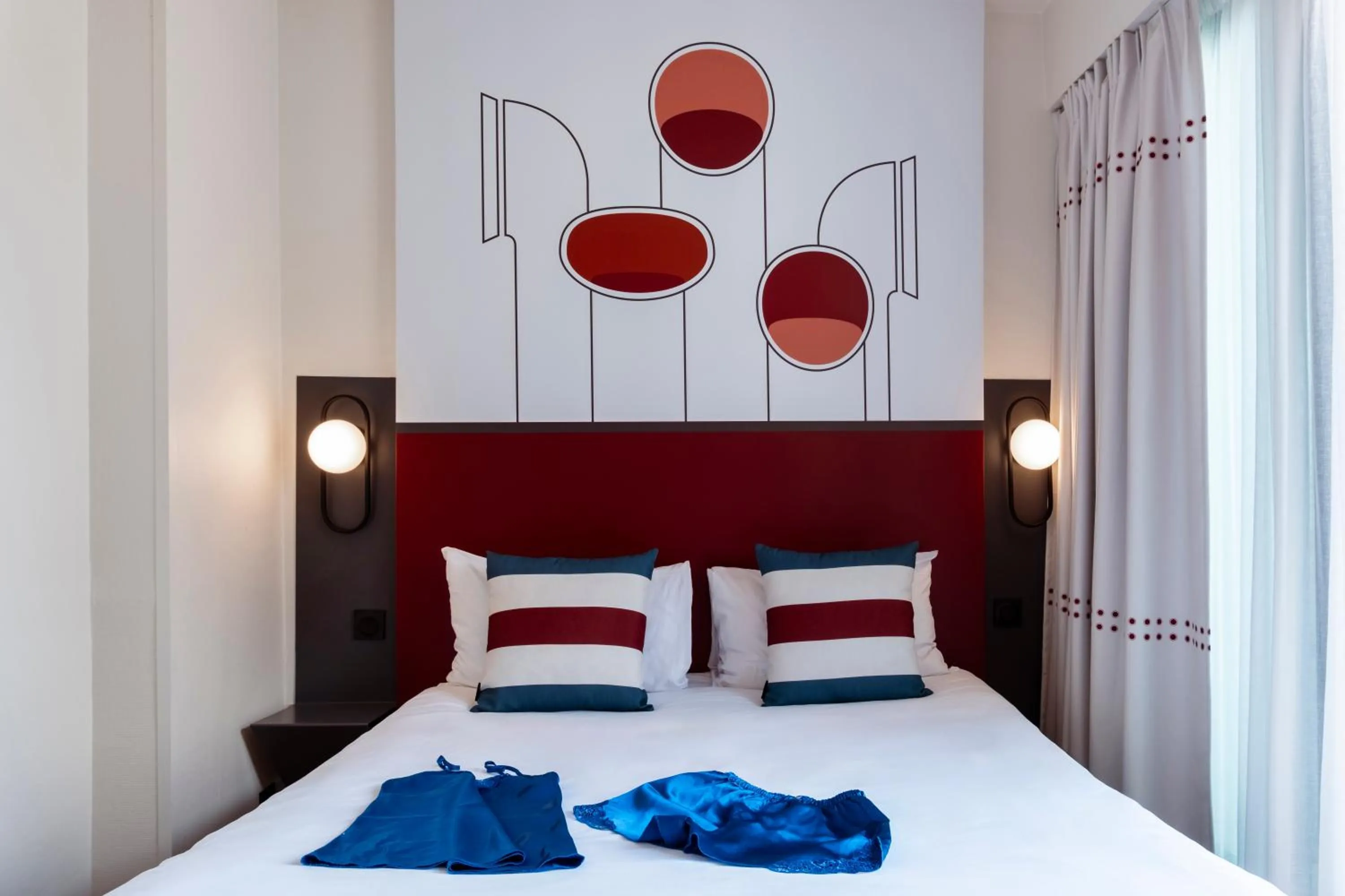 Bed in Ibis Styles Rouen Centre Cathédrale