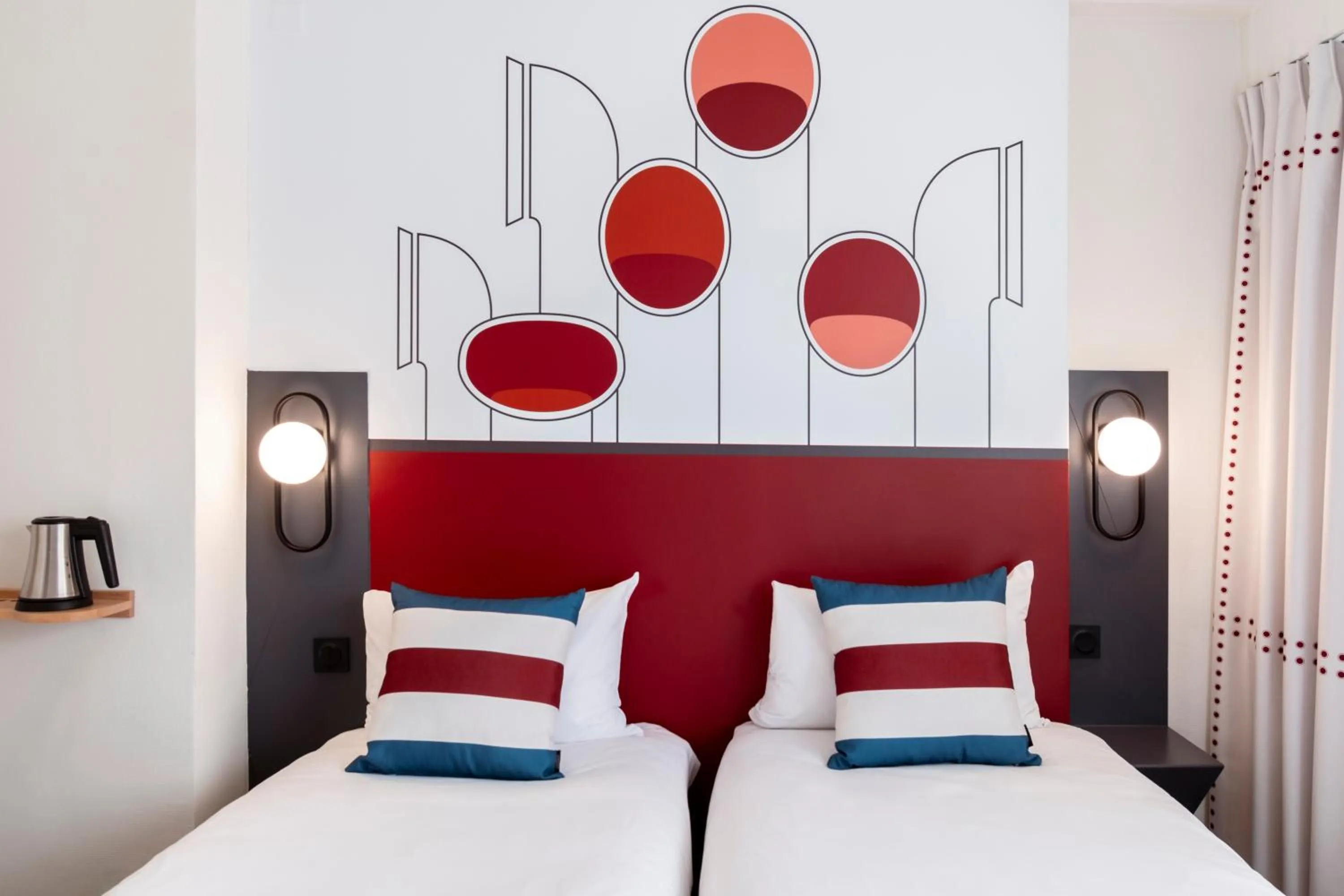 Bed in Ibis Styles Rouen Centre Cathédrale