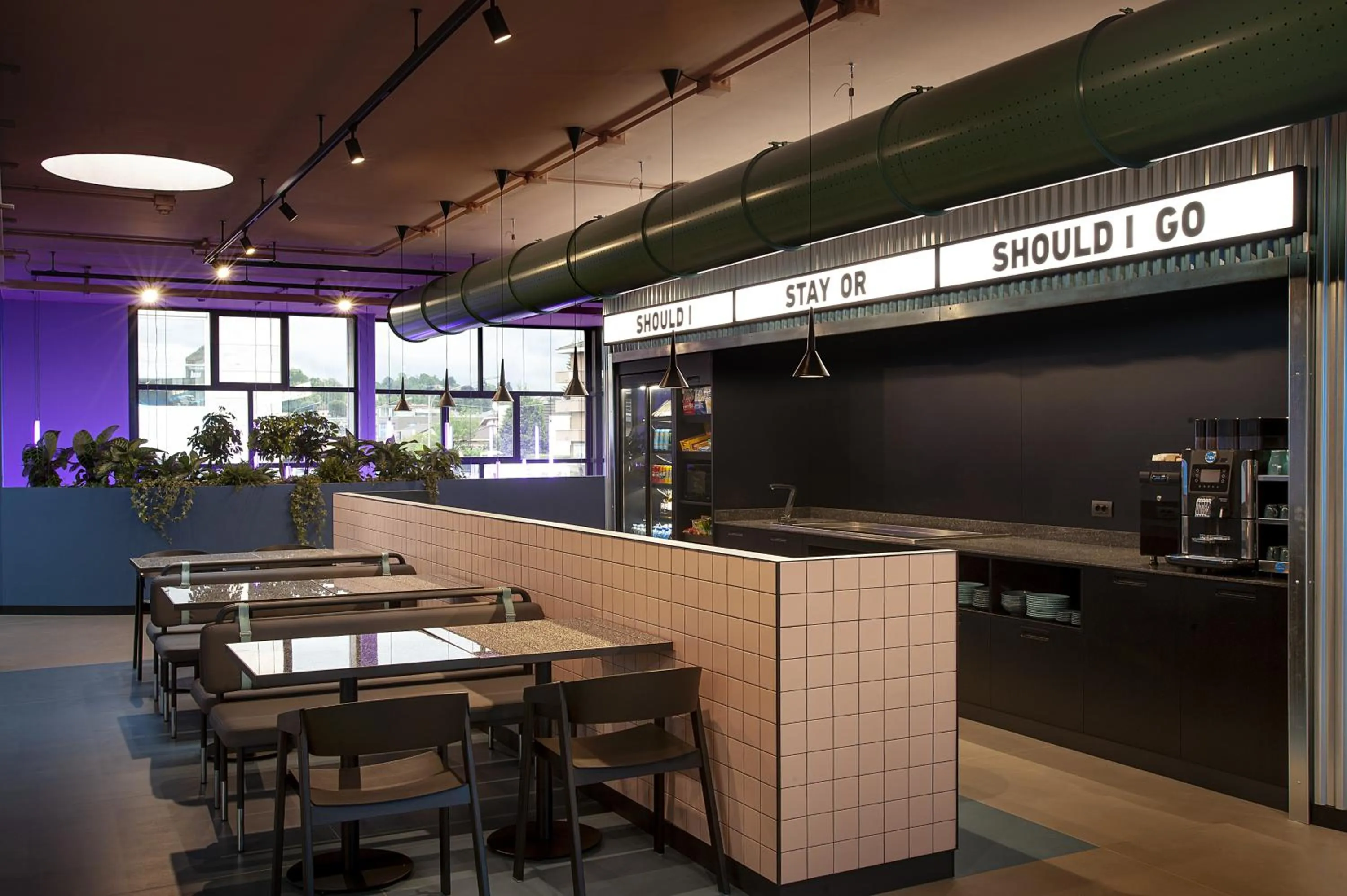 Restaurant/places to eat in Stay Hotel