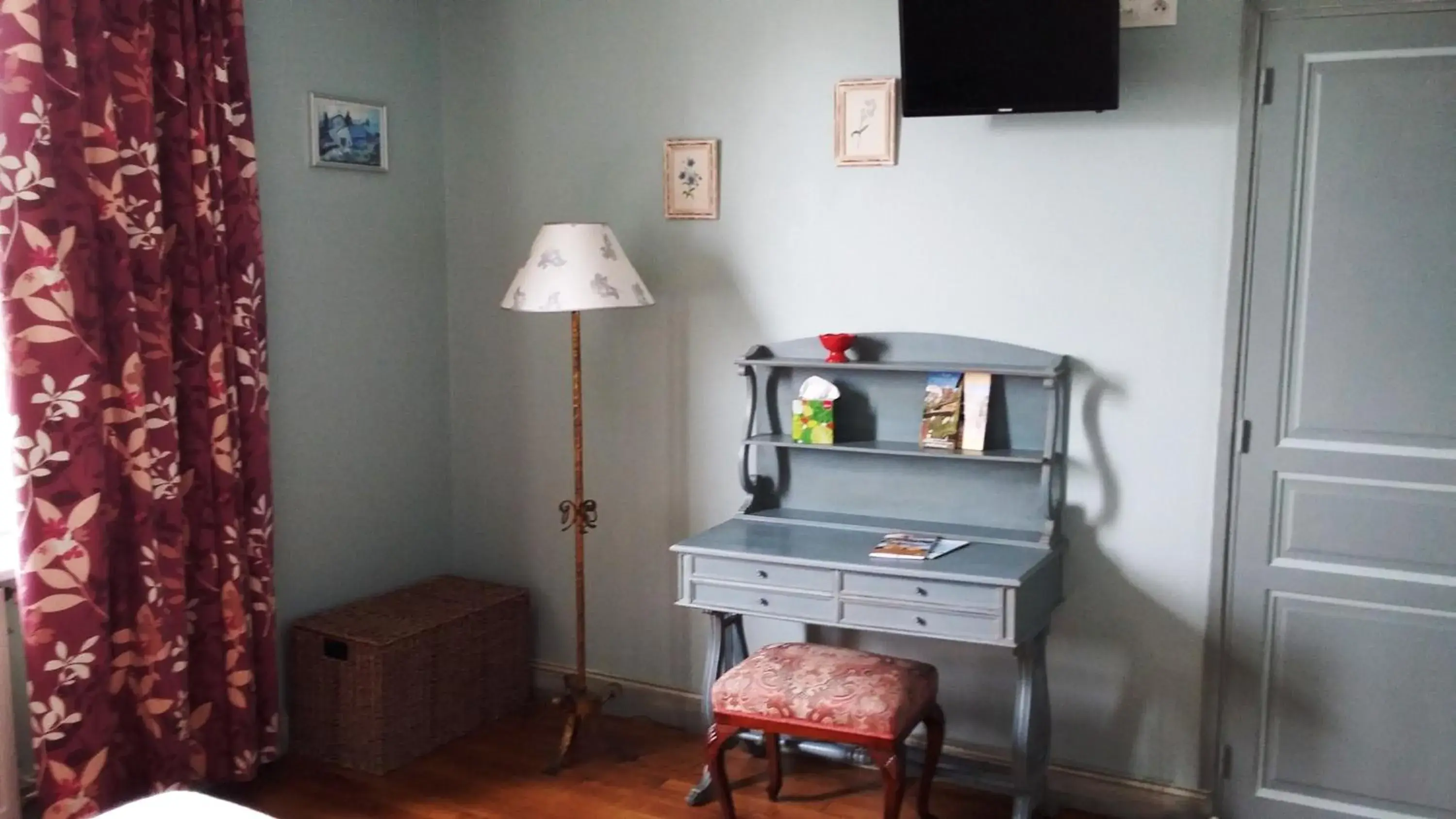 Superior Double Room - single occupancy in Maison d'hôtes La Tuilerie Superior Double Room - single occupancy in Maison d'hôtes La Tuilerie