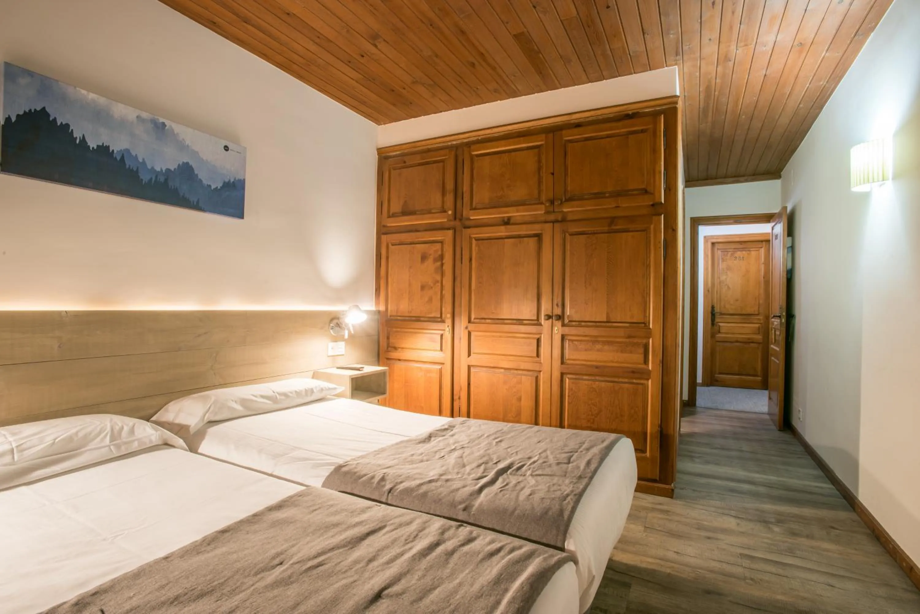 Photo of the whole room, Bed in Hotel SNÖ Mont Romies