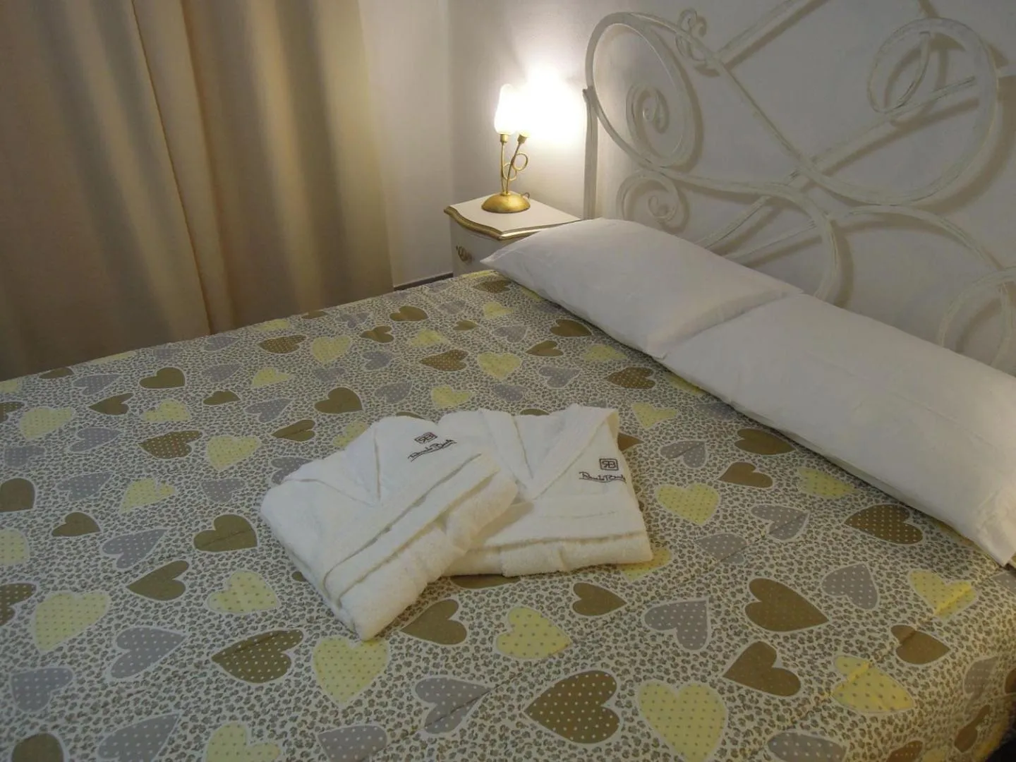 Photo of the whole room, Bed in Dodo House