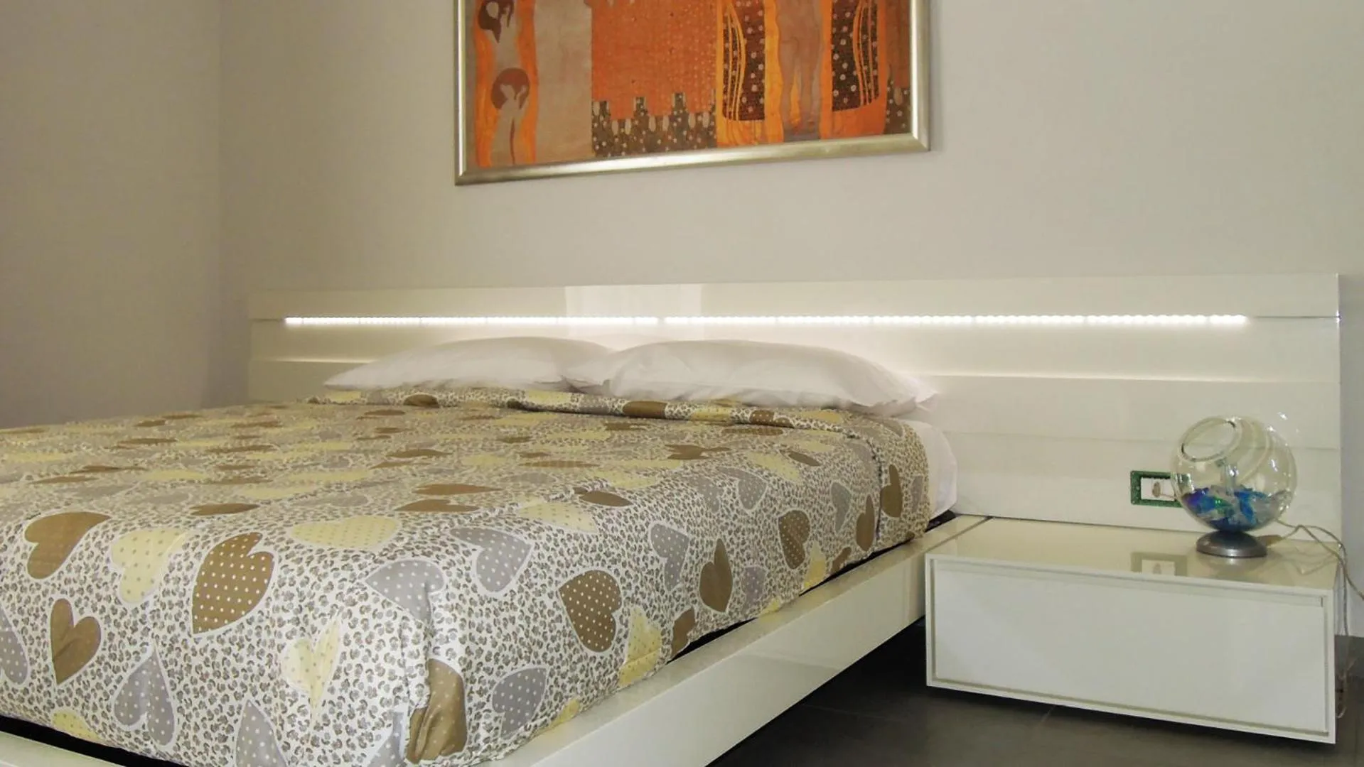 Photo of the whole room, Bed in Dodo House