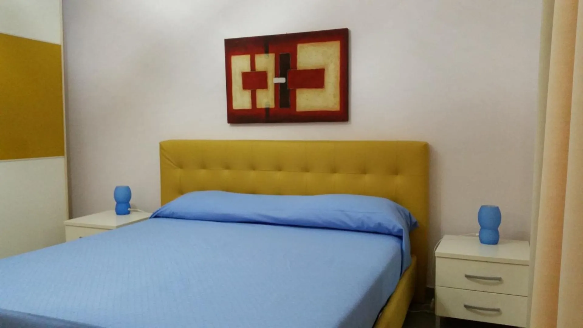 Photo of the whole room, Bed in Dodo House