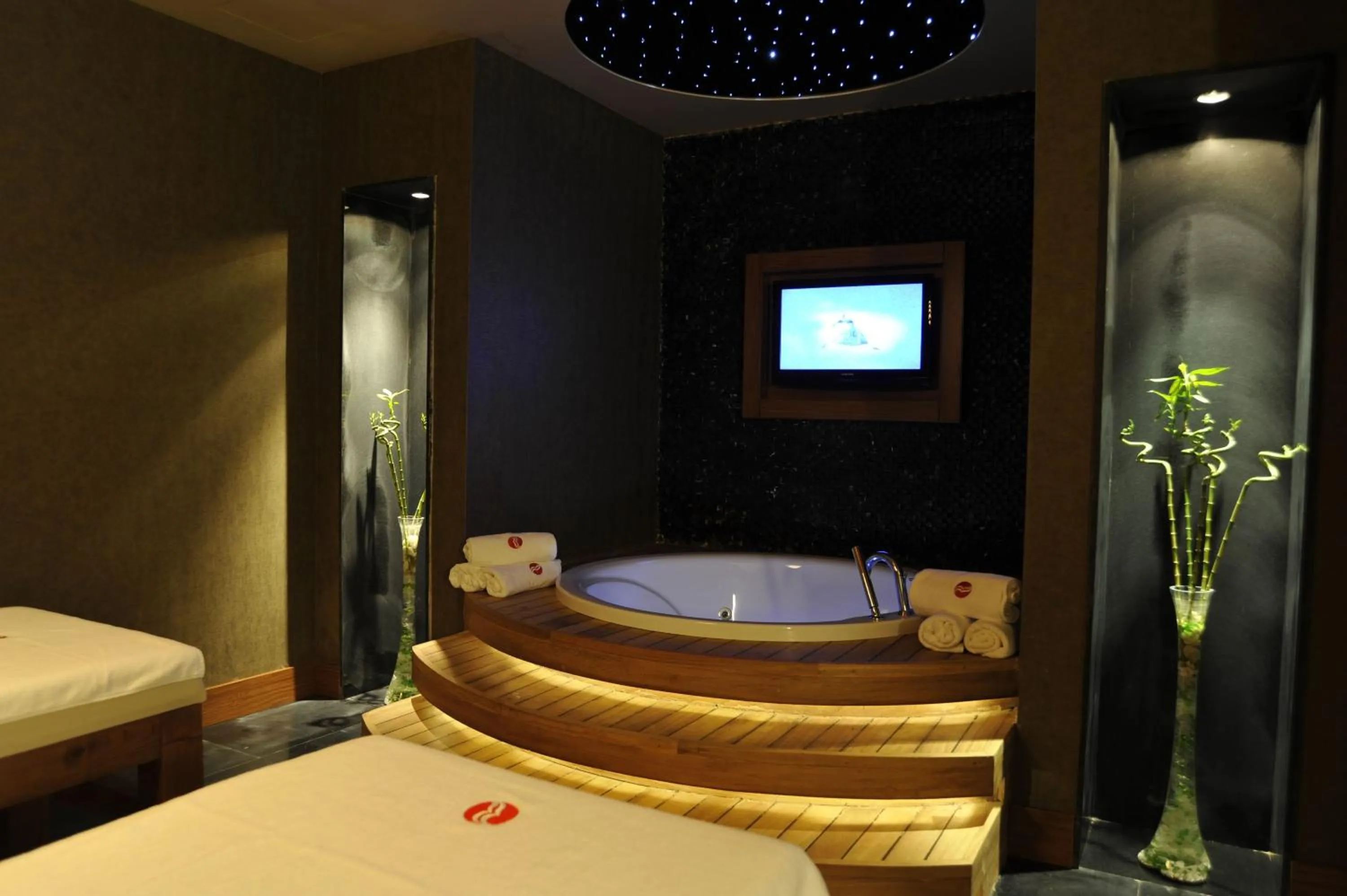 Spa and wellness centre/facilities, Bed in Ramada Plaza Antalya