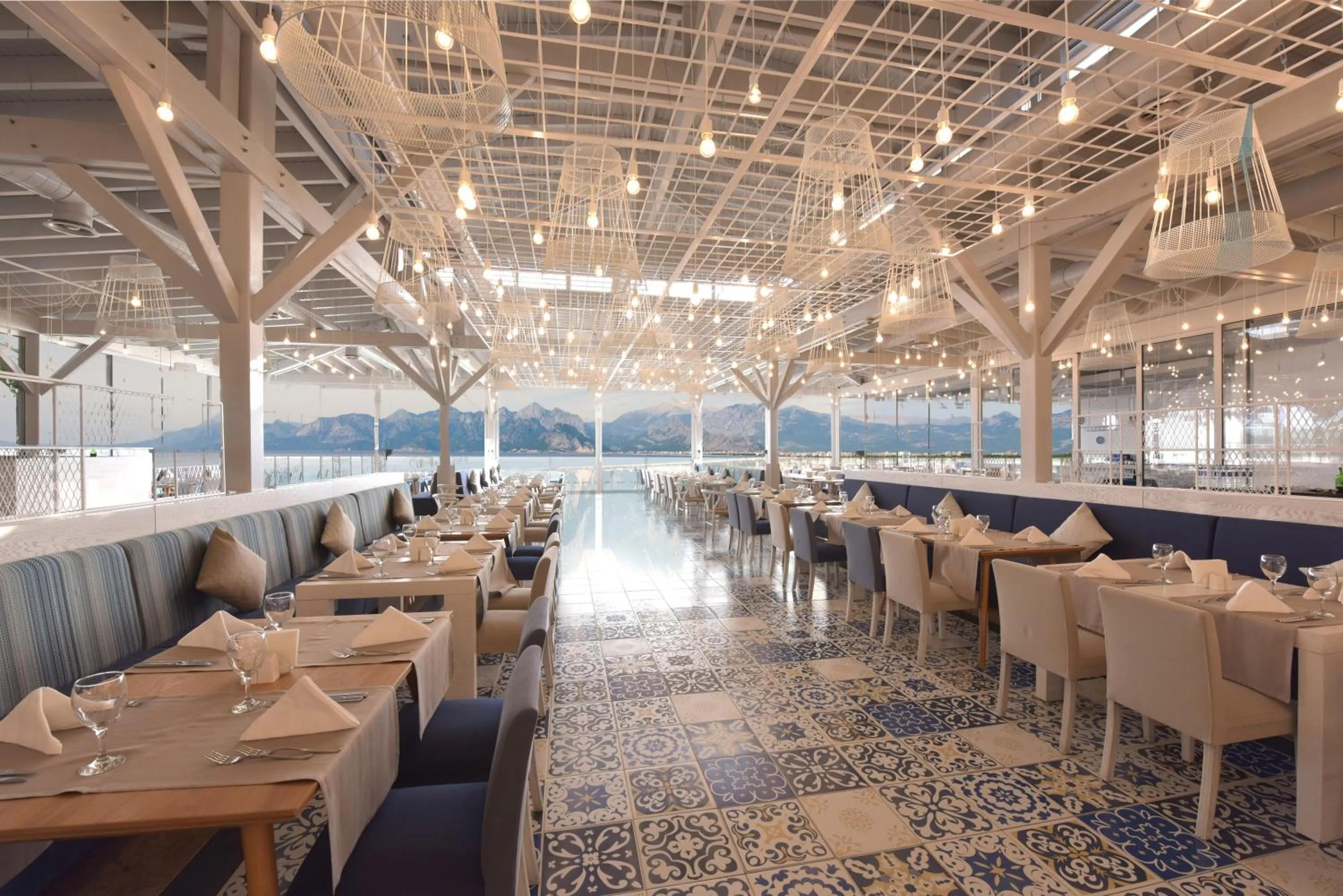 Food and drinks in Ramada Plaza Antalya