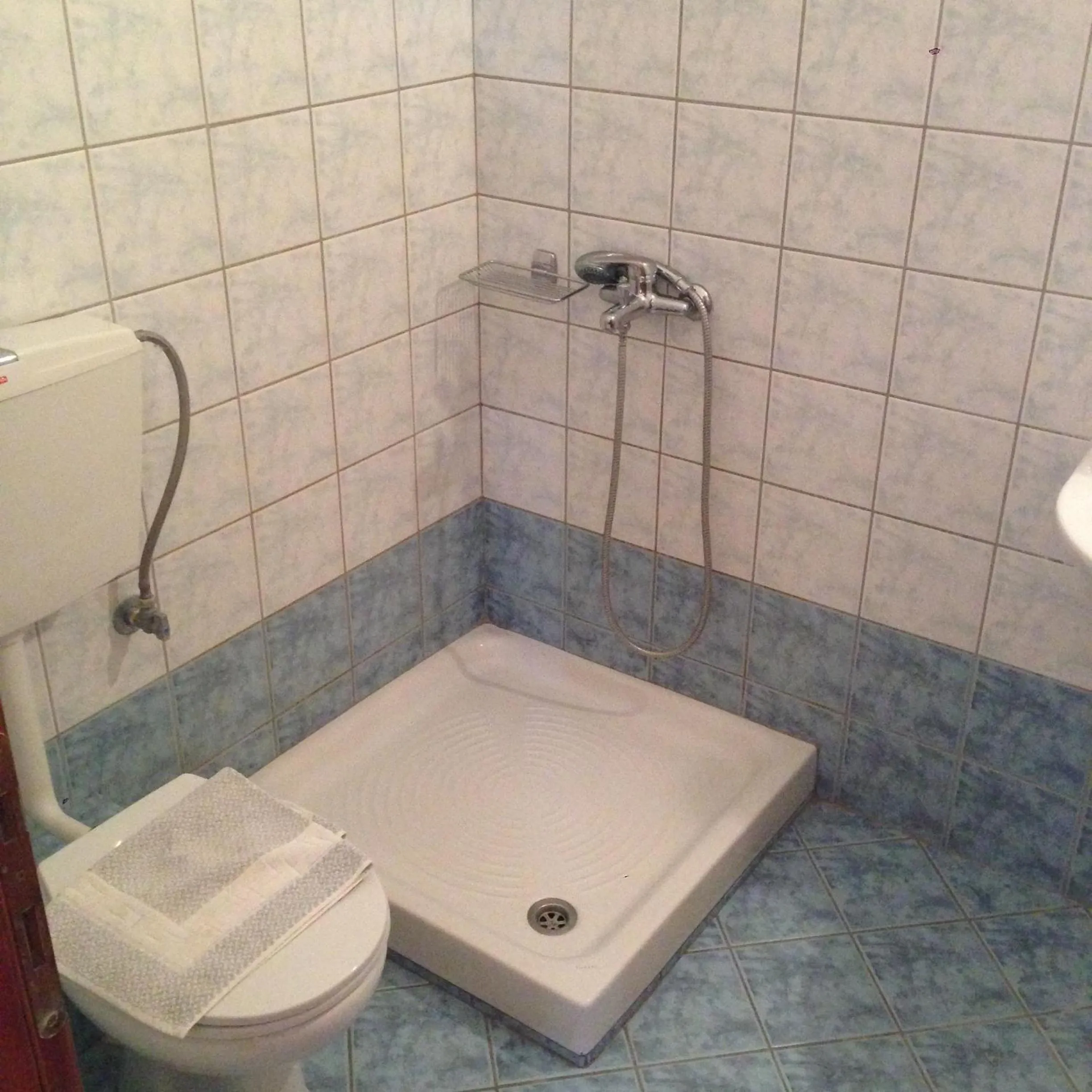 Bathroom in Hotel Akrogiali