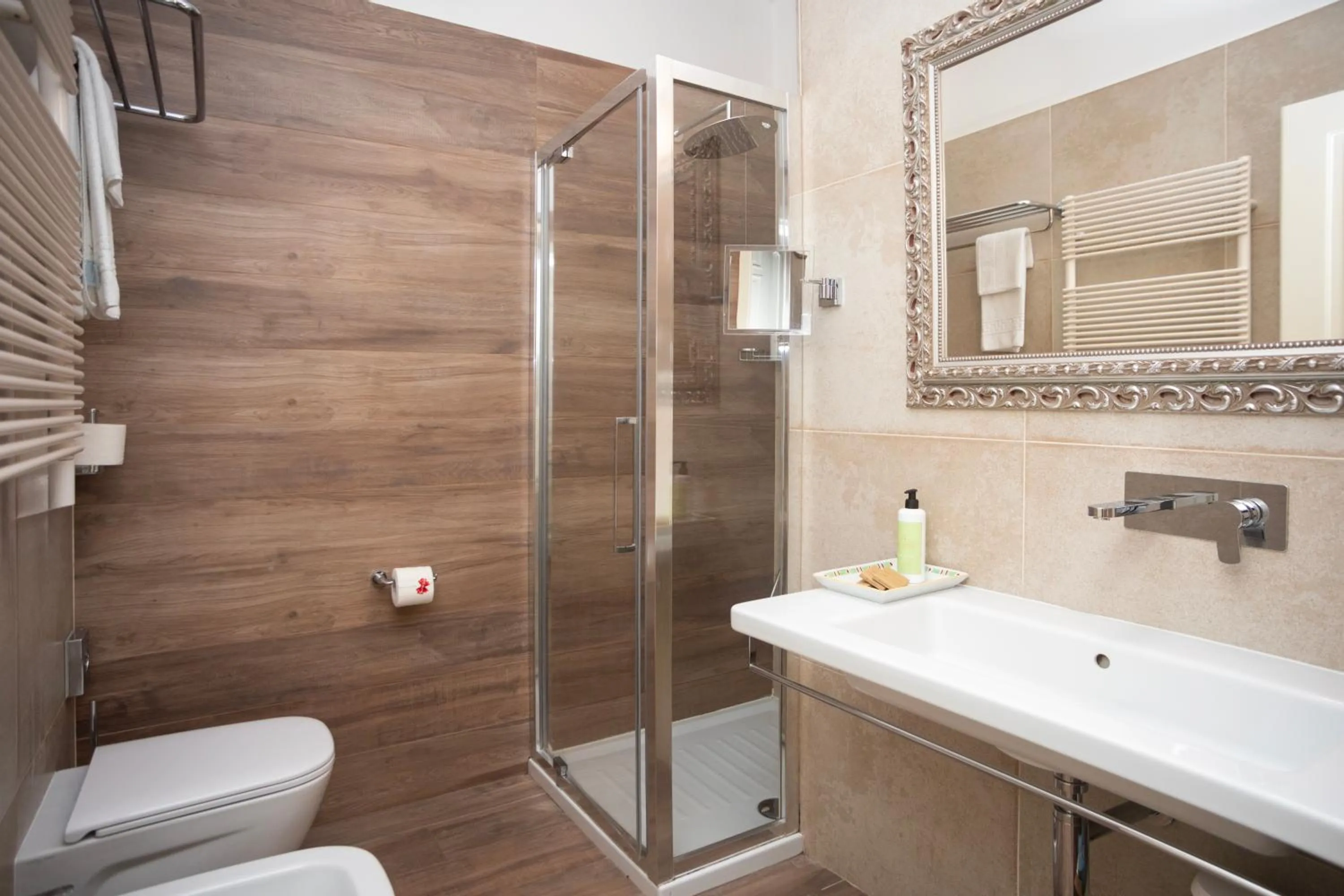 Bathroom in Palace Hotel San Pietro