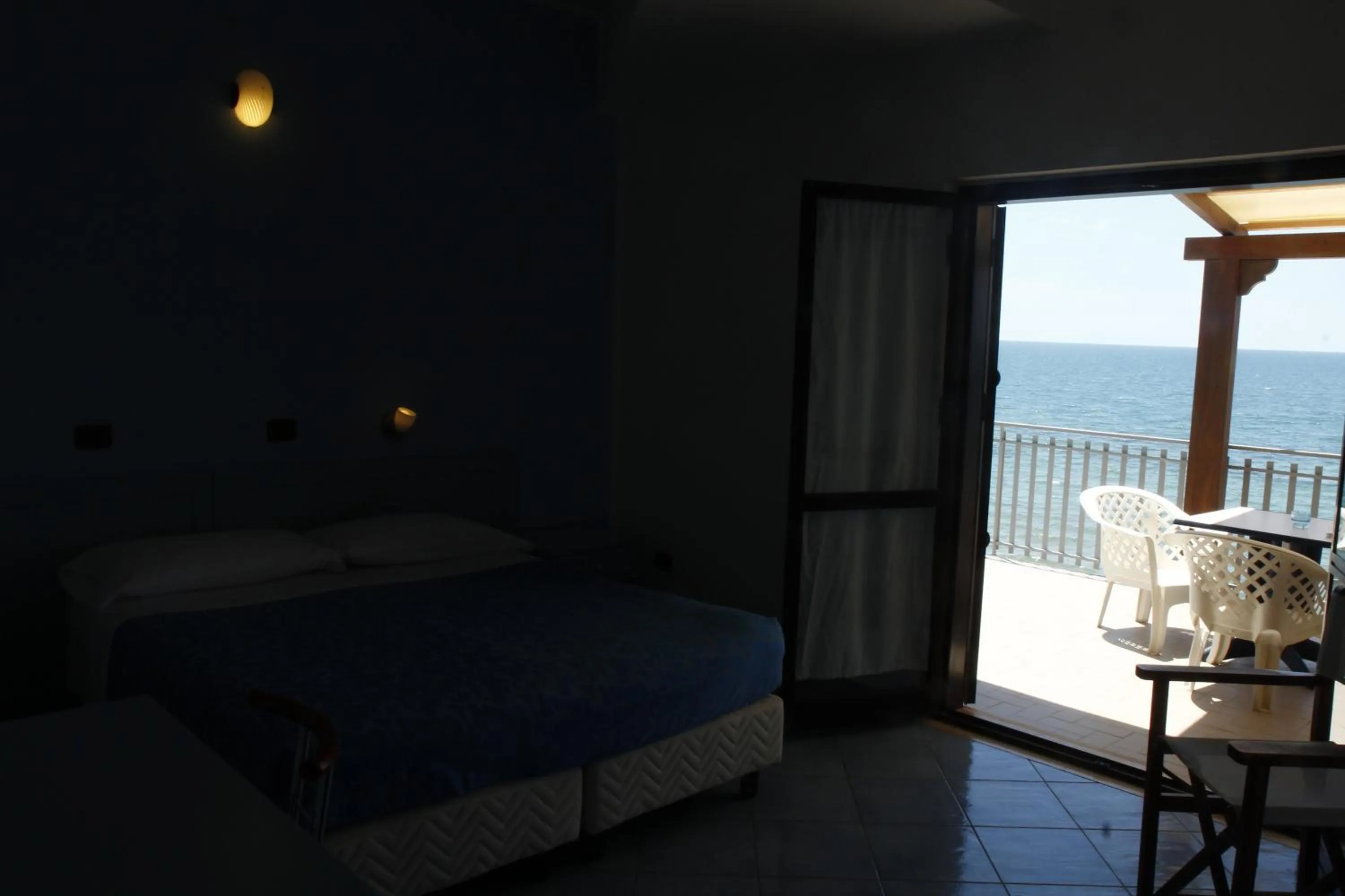 Balcony/Terrace, Bed in Hotel Residence La Darsena