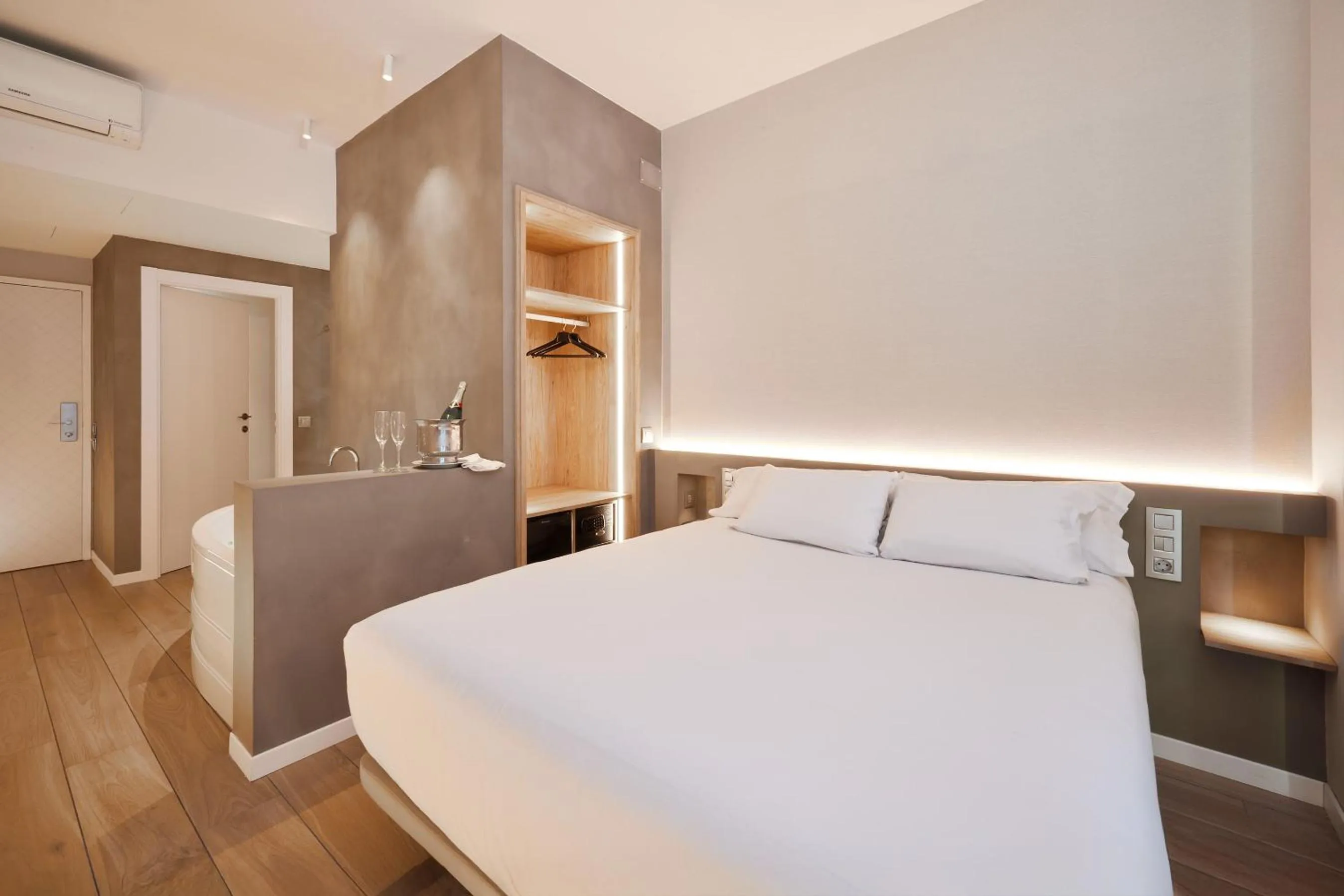 Bed in Barcelona Century Hotel