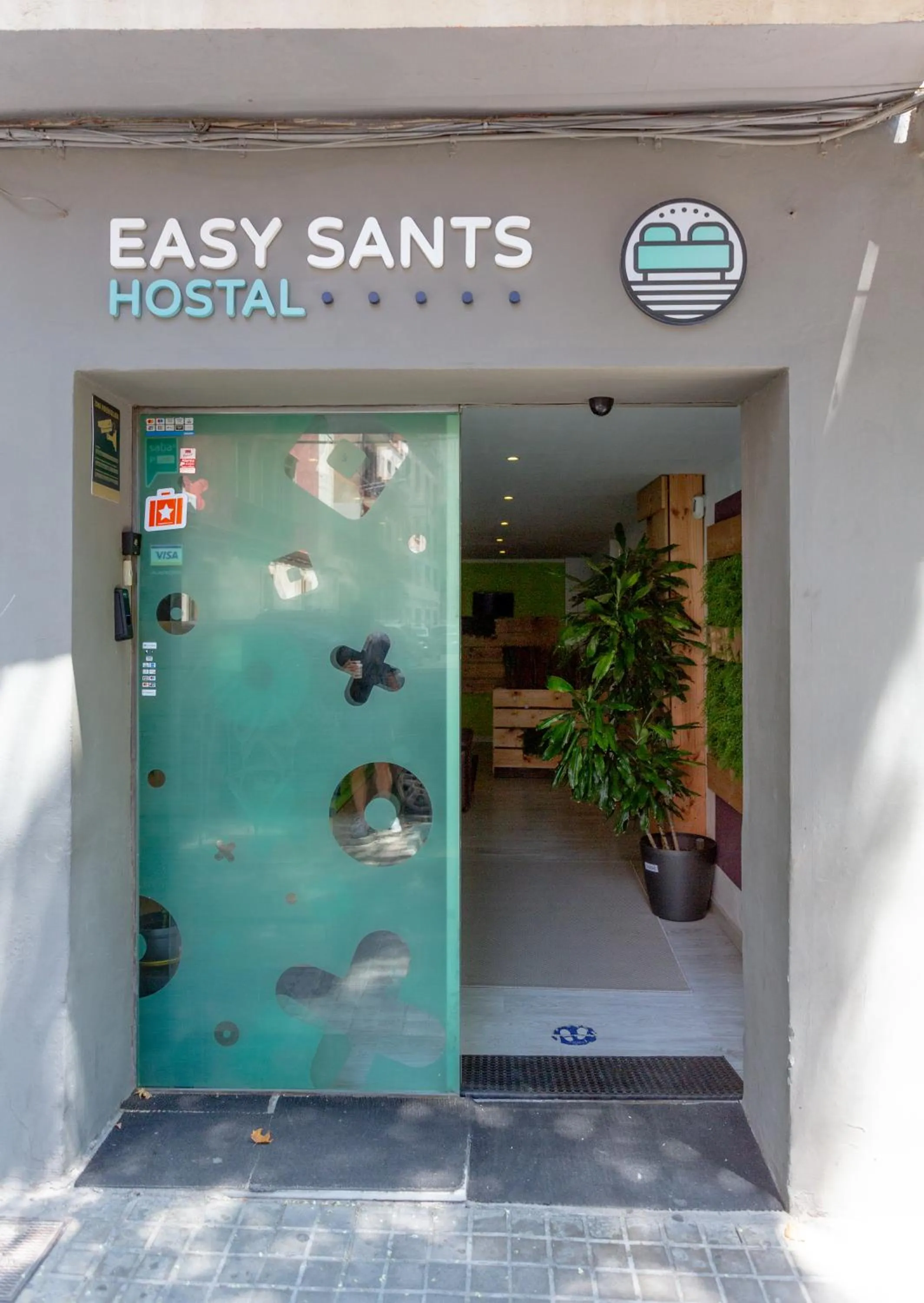 Facade/entrance in Easy Sants by Bossh! Hotels