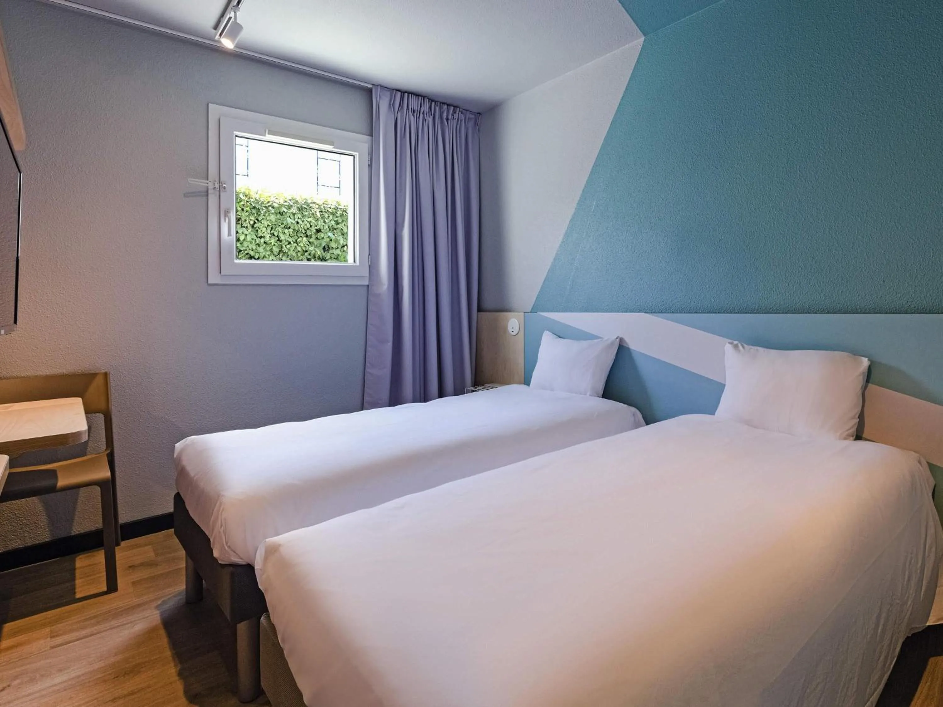 Bedroom, Bed in ibis Budget La Teste Bassin d'Arcachon