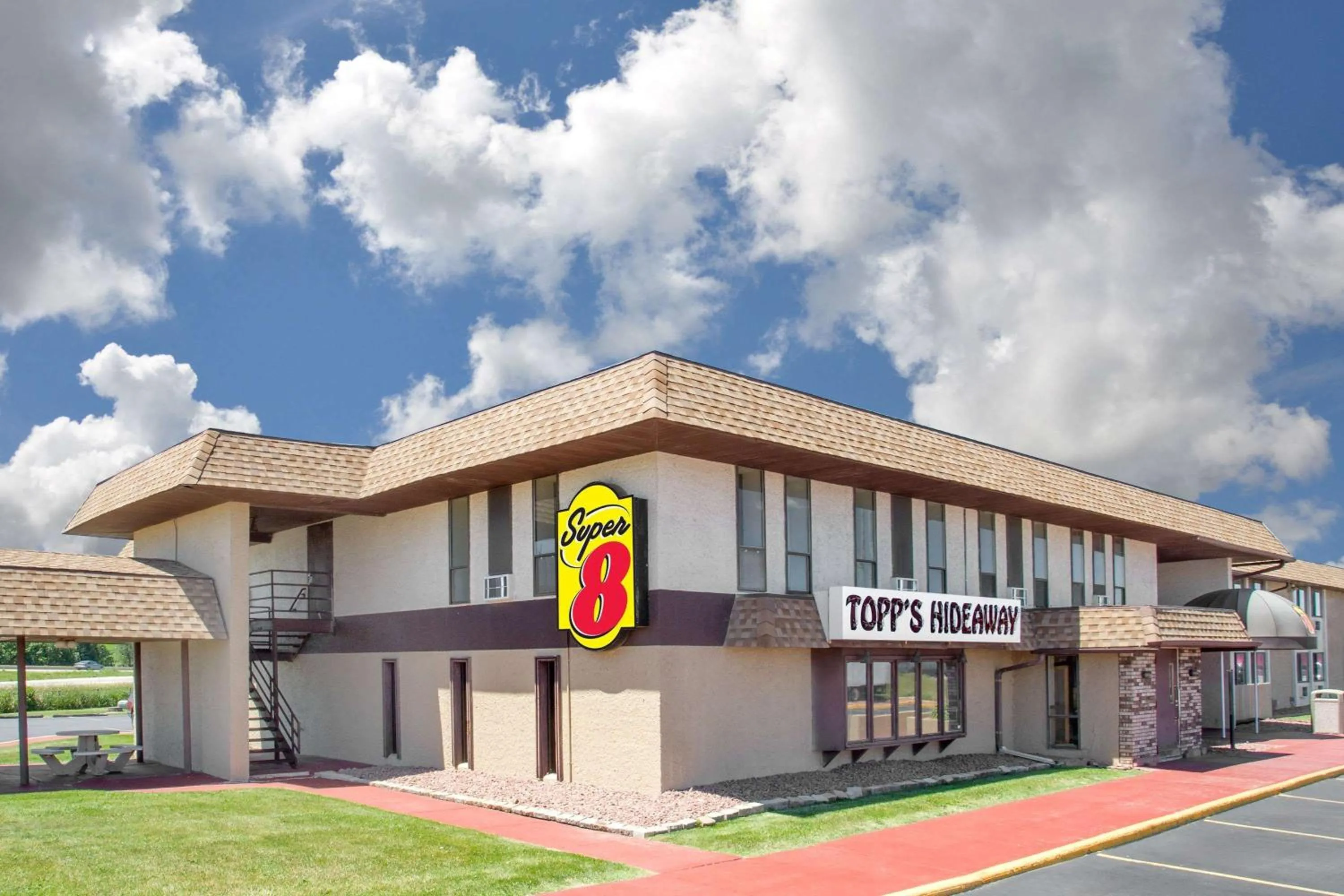 Property building in Super 8 by Wyndham Windsor/Madison North