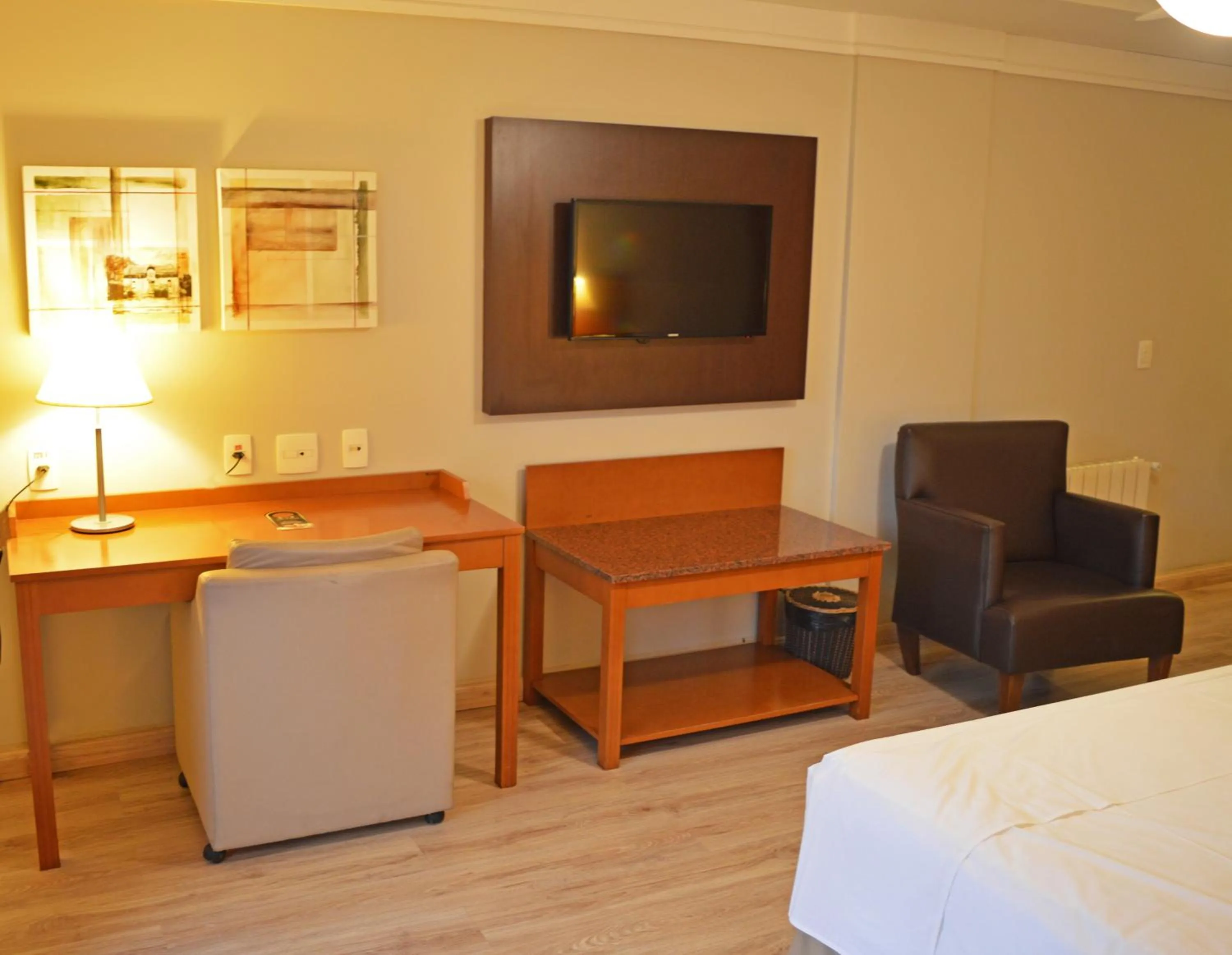 Living room, Bed in Sky Borges Hotel Alpenhaus - Gramado