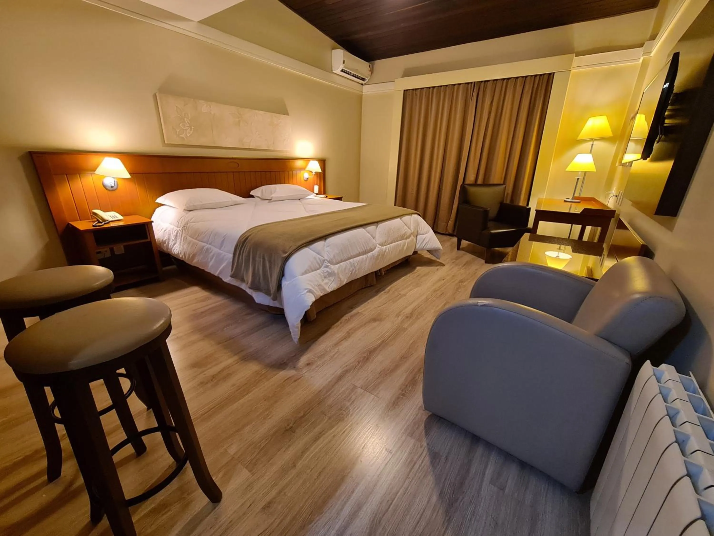 Bedroom, Bed in Sky Borges Hotel Alpenhaus - Gramado