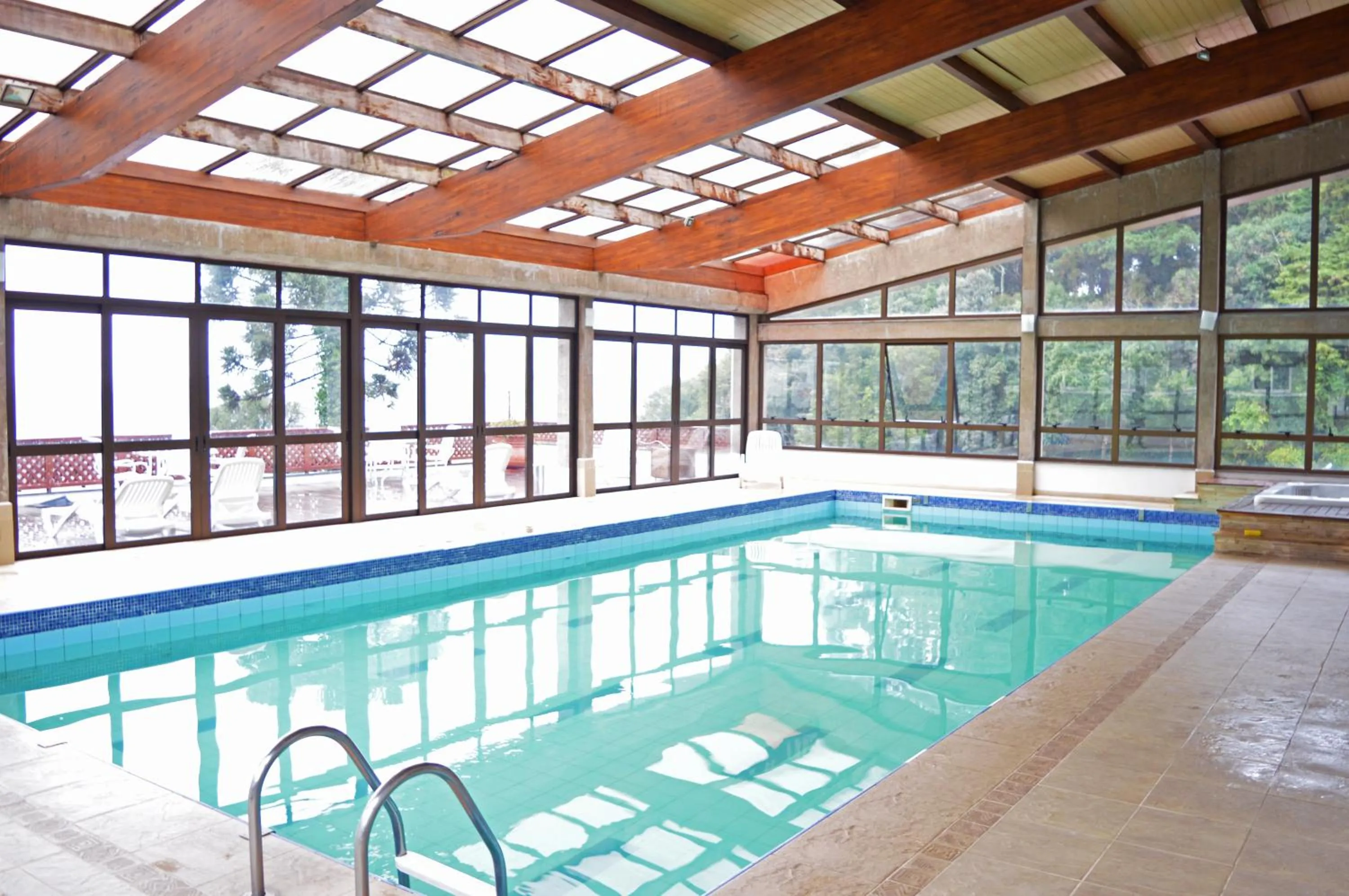 Swimming pool in Sky Borges Hotel Alpenhaus - Gramado